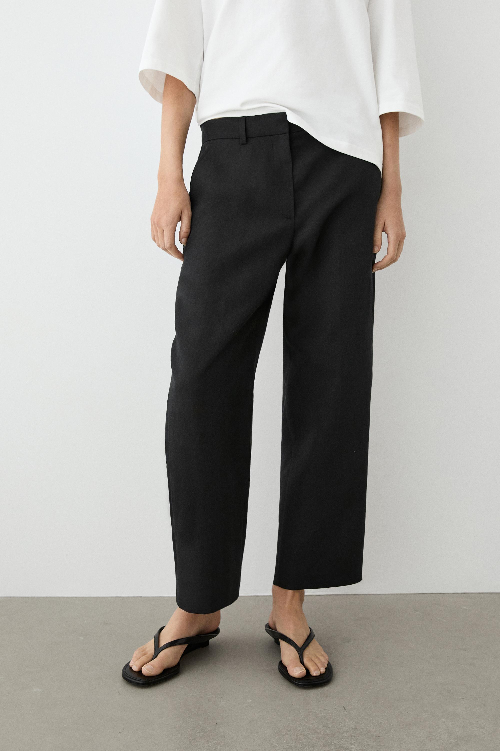 Slim fit capris — BLACK