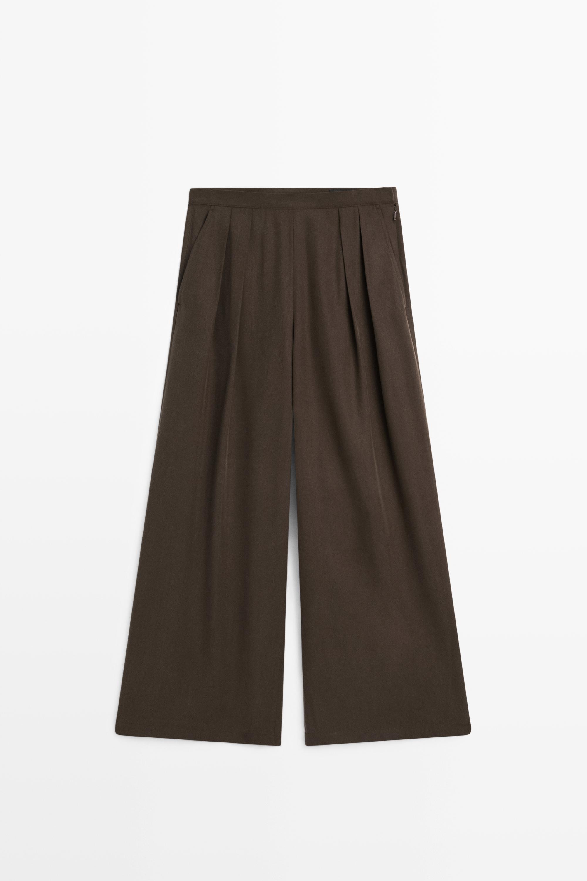 Flowing wide-leg pants with dart detail