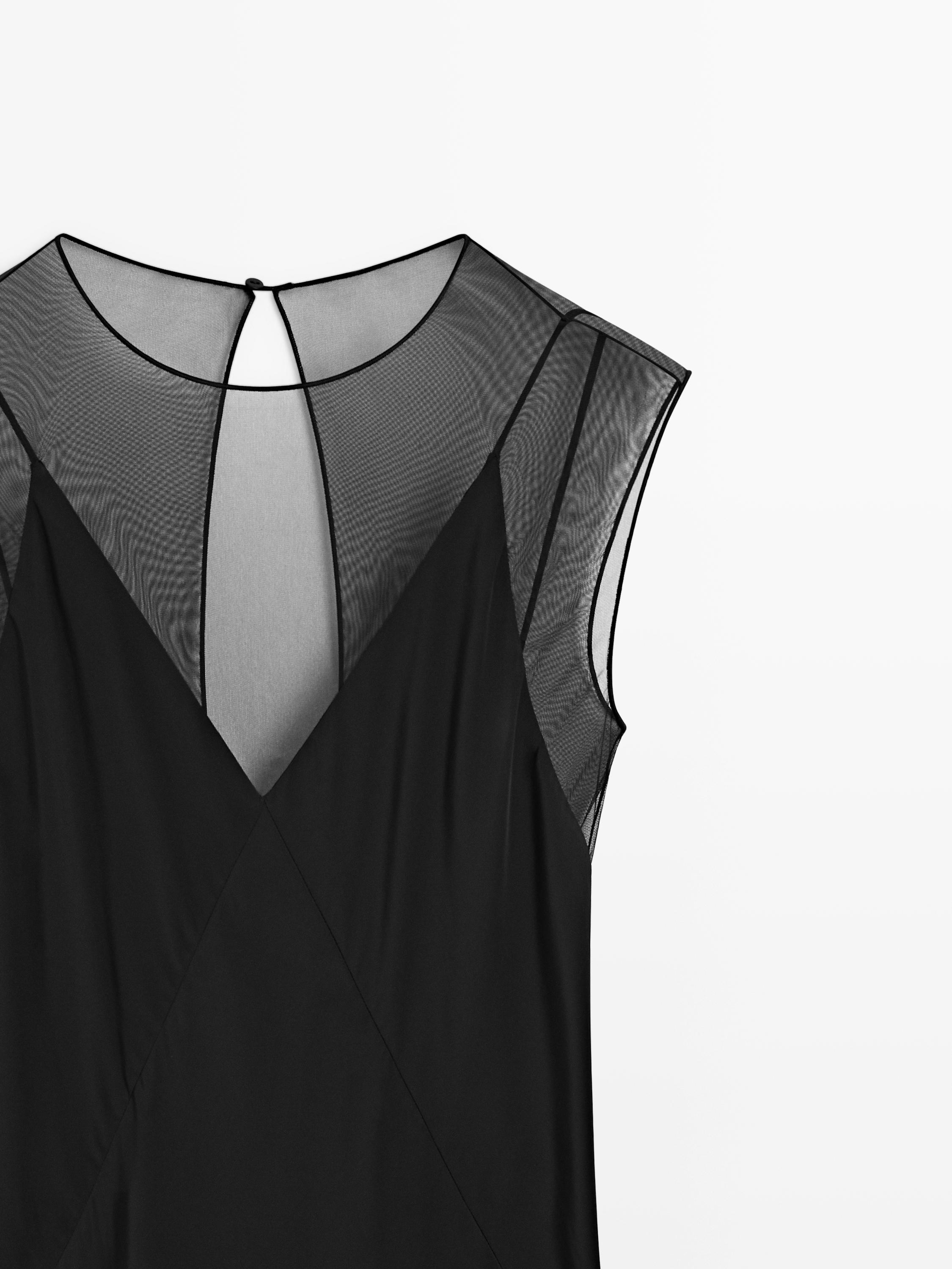 Μακρύ φόρεμα με διάφανες λεπτομέρειες