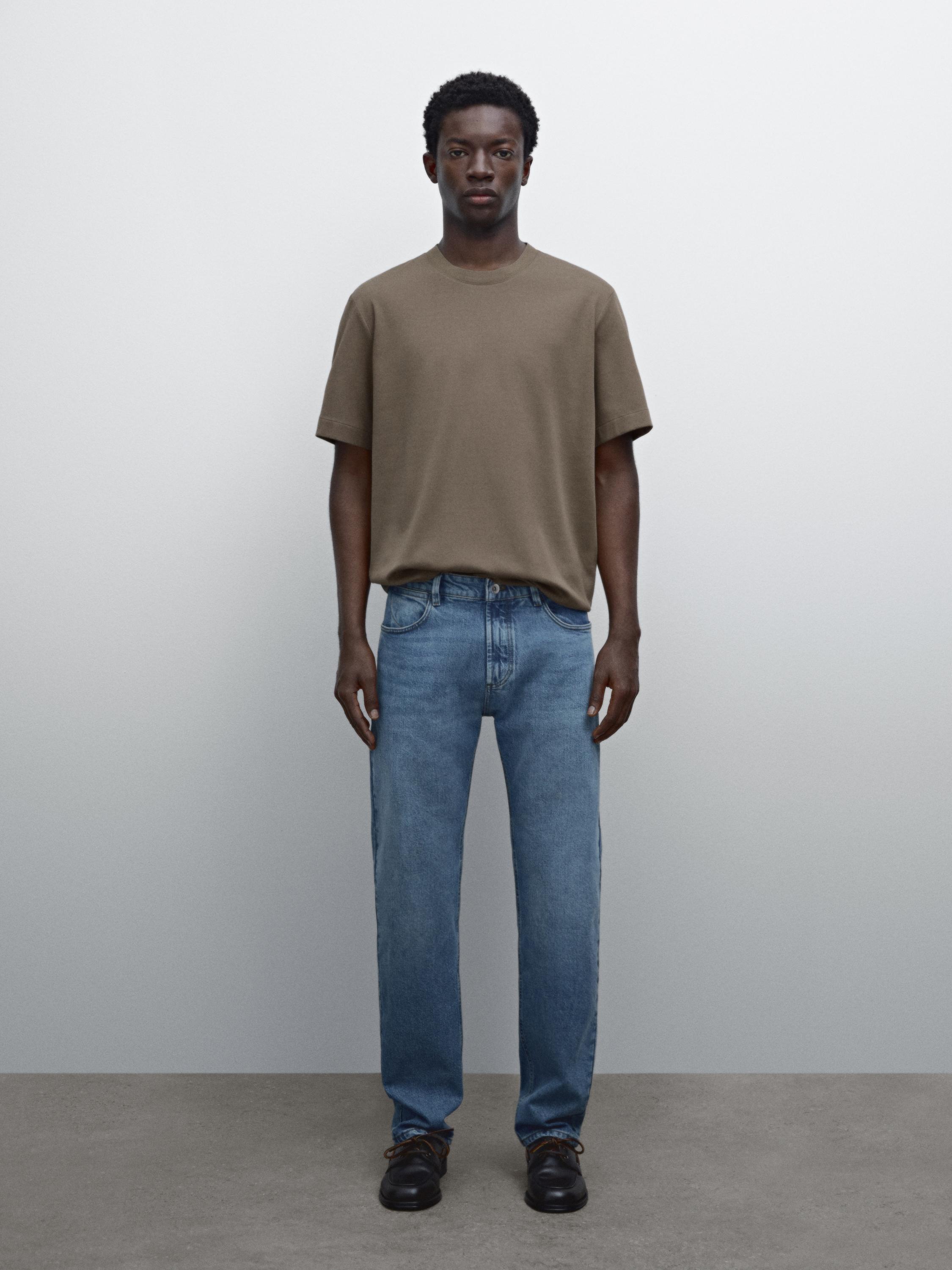 تيشرت قطن مفصل بياقة مضلعة