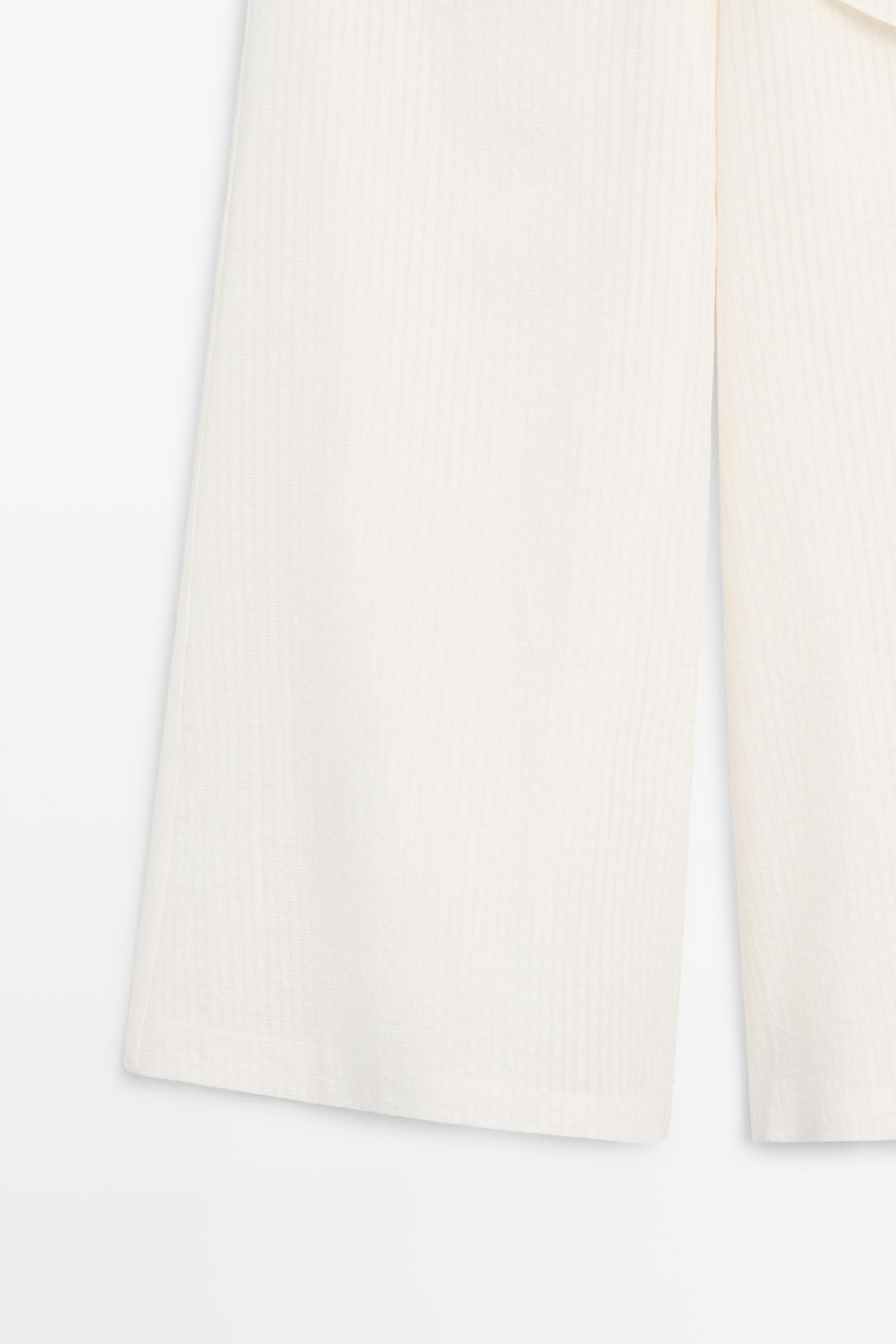 Total look textured skort