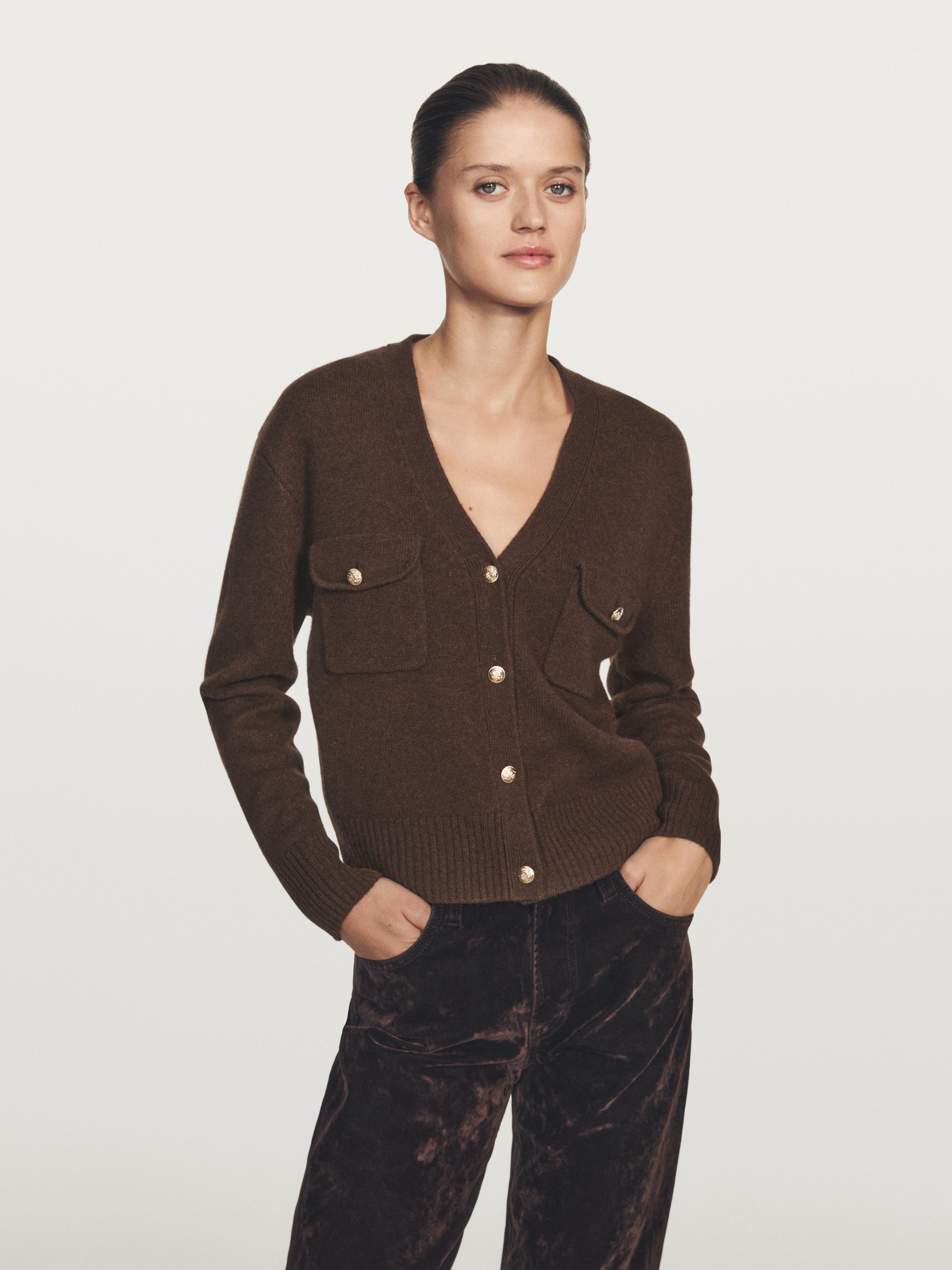 Strickcardigan mit V-Ausschnitt und goldfarbenen Knöpfen