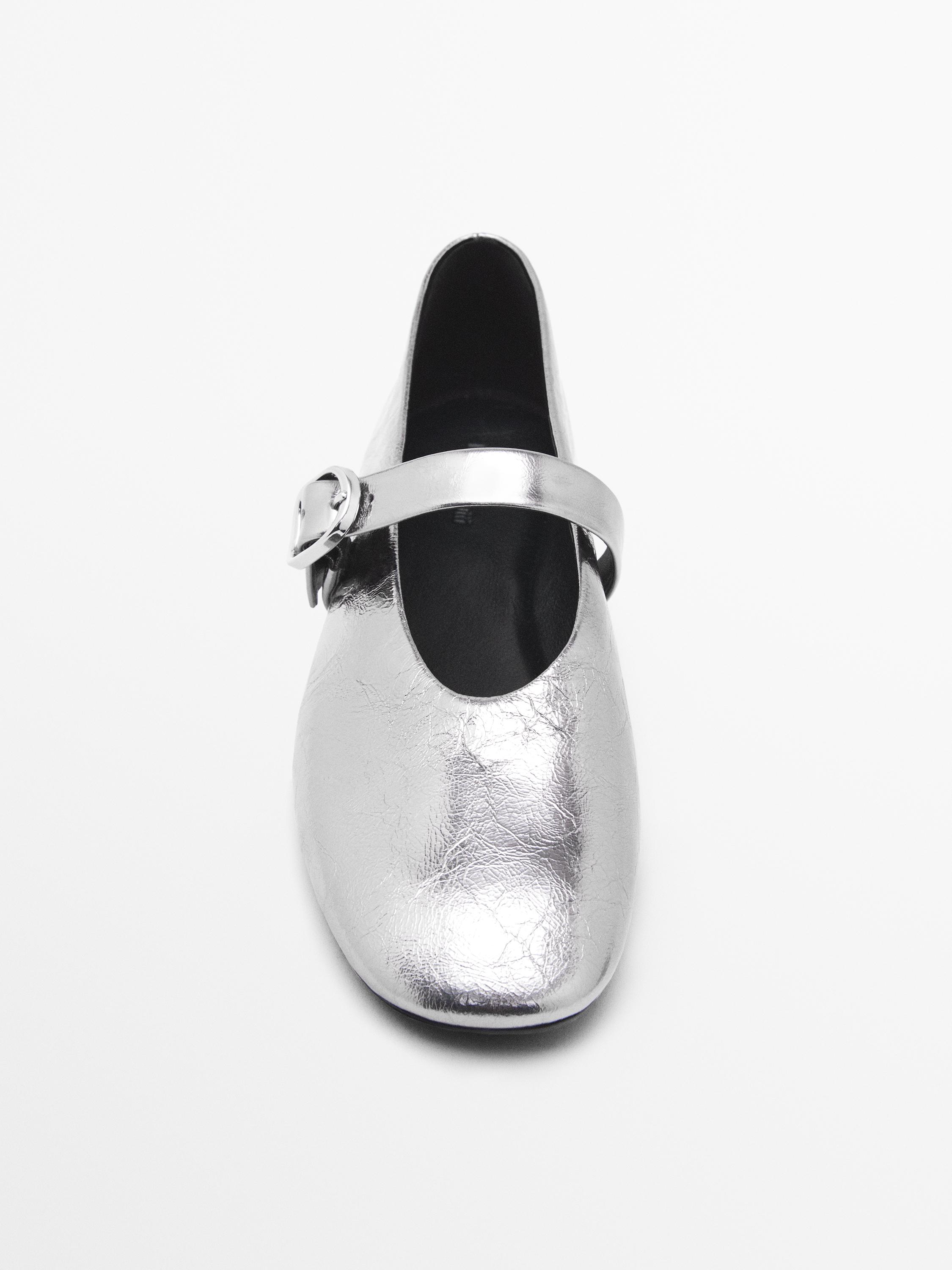 Metallic ballet flats with buckle