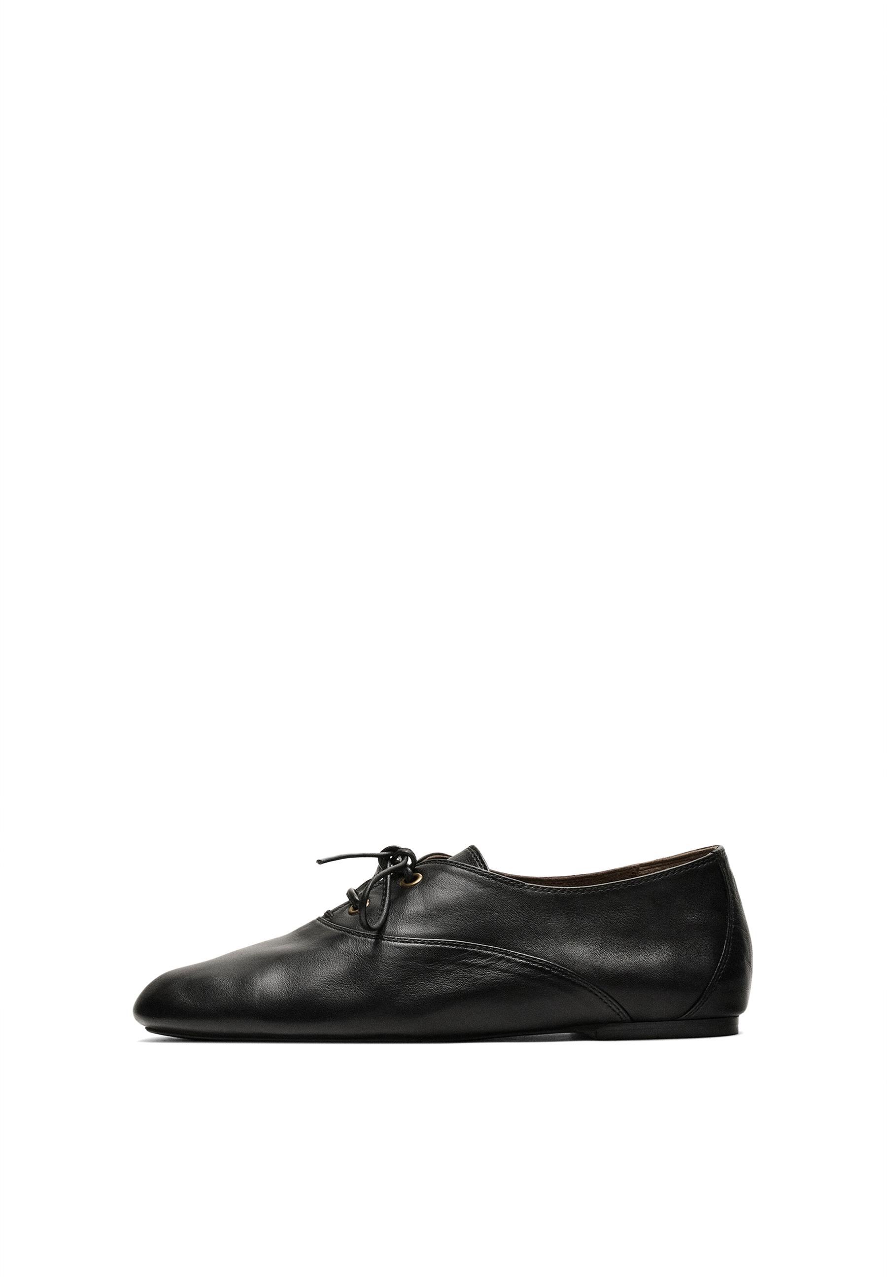 Soft leather lace-up shoe — BLACK