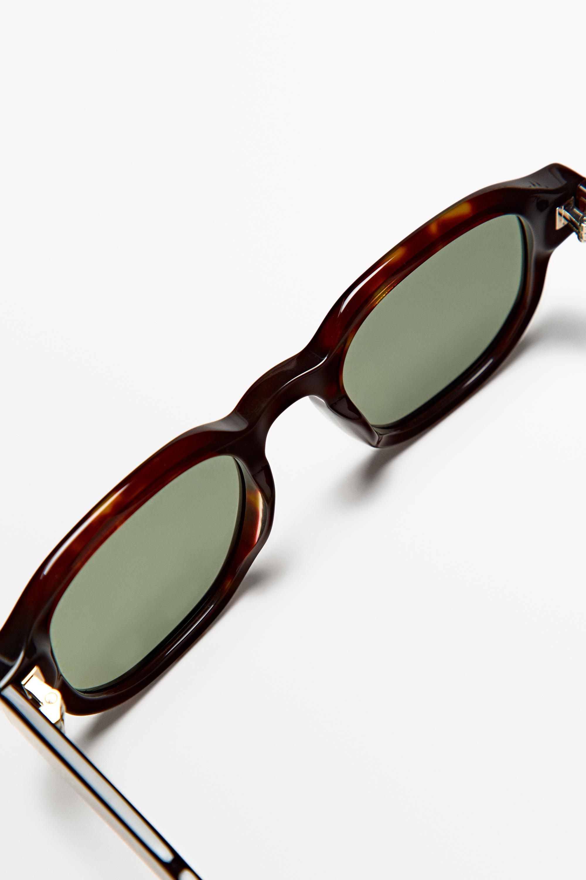 Round sunglasses