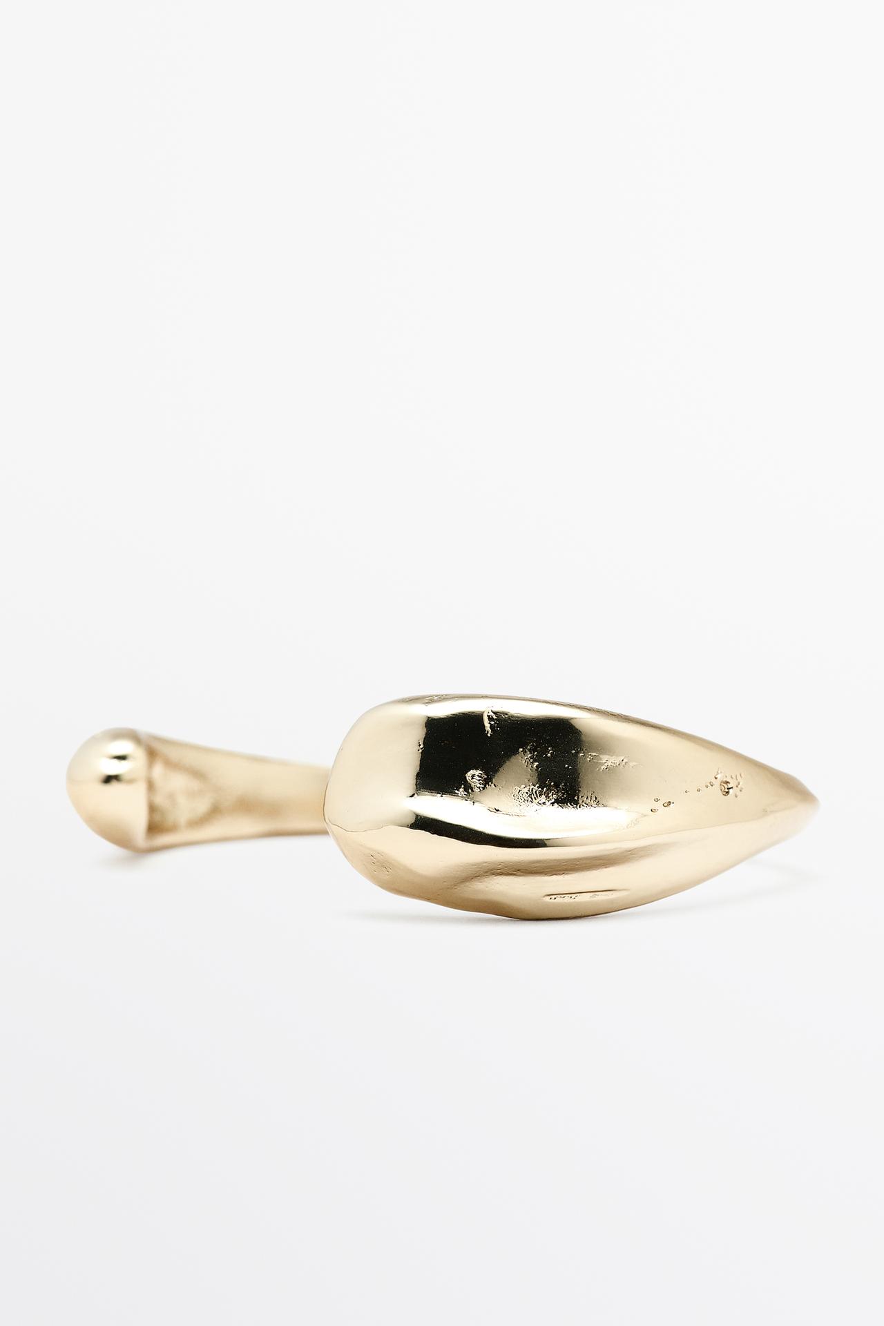 Curved open-design bracelet — GOLDEN