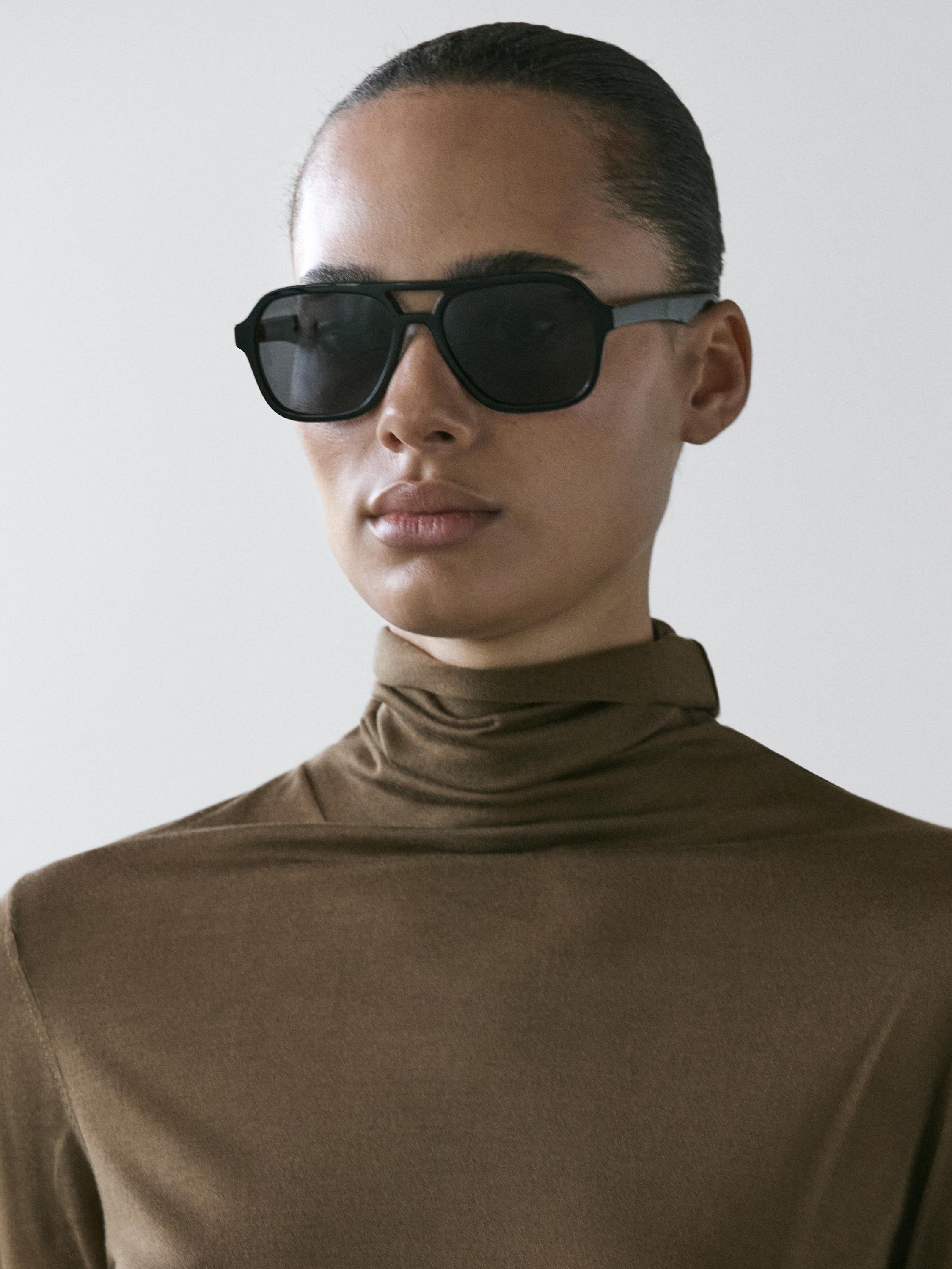 Saia midi fluida com pormenor de folhos