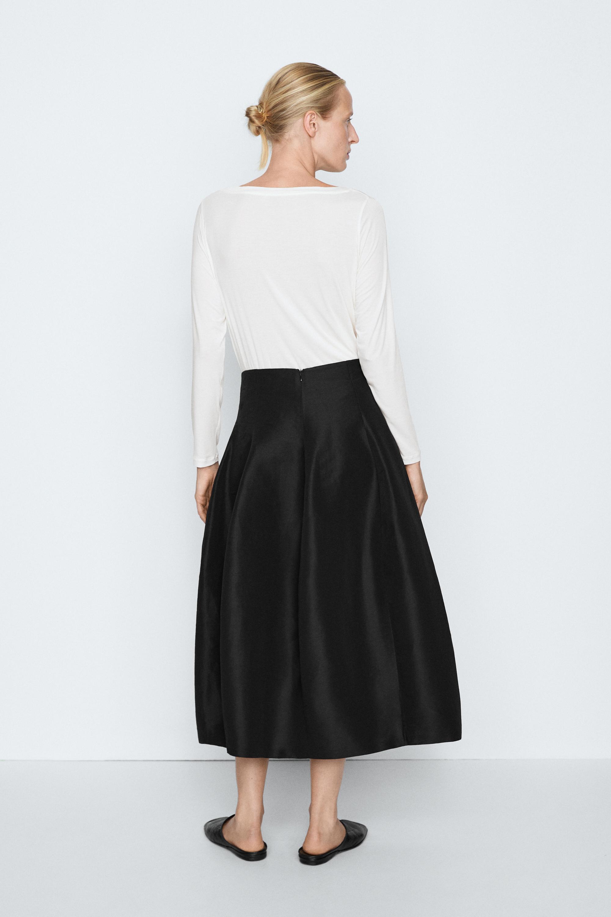 Flowing Seamed Midi Skirt - STUDIO — BLACK