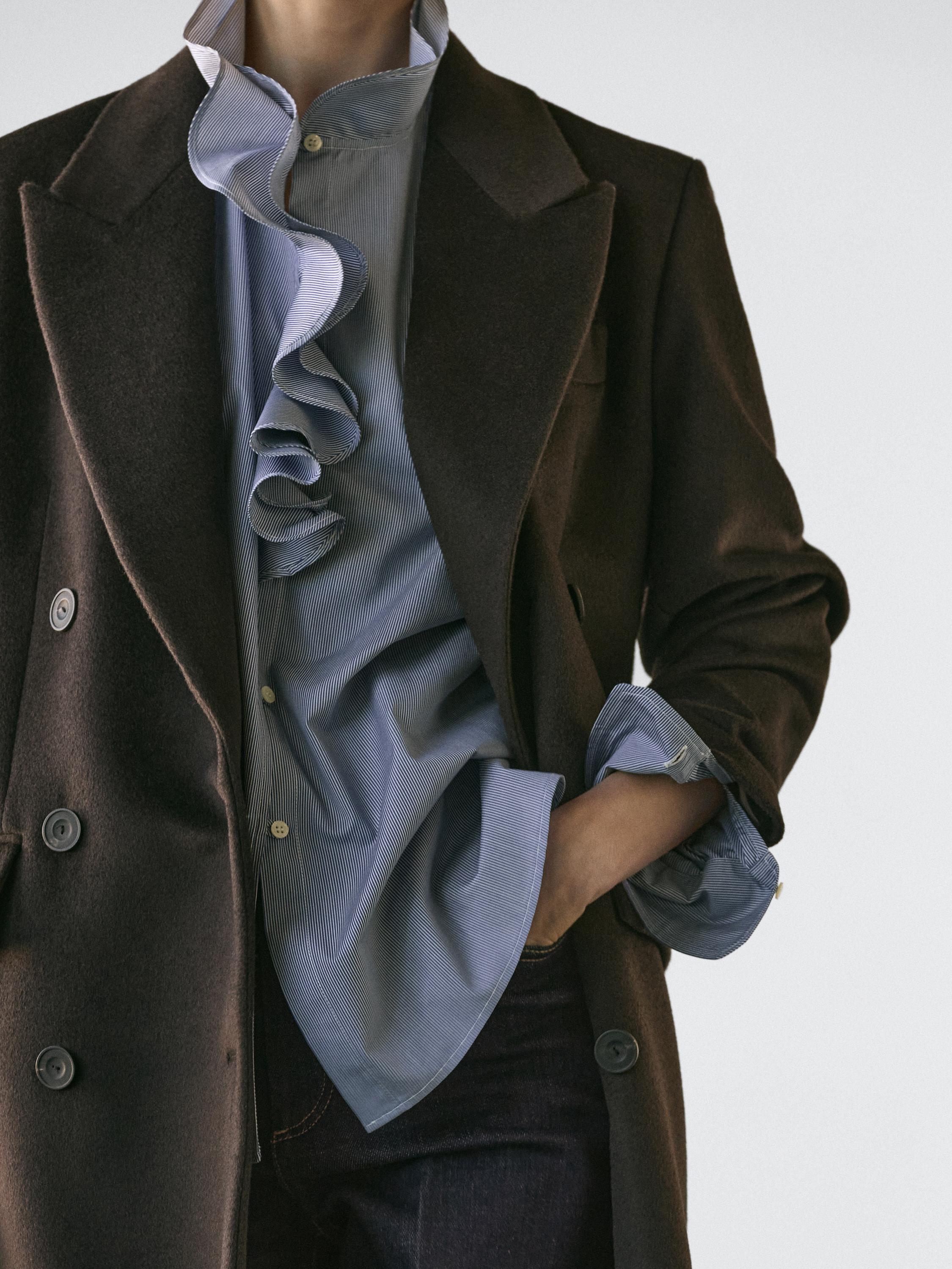 Shirt with ruffled collar detail