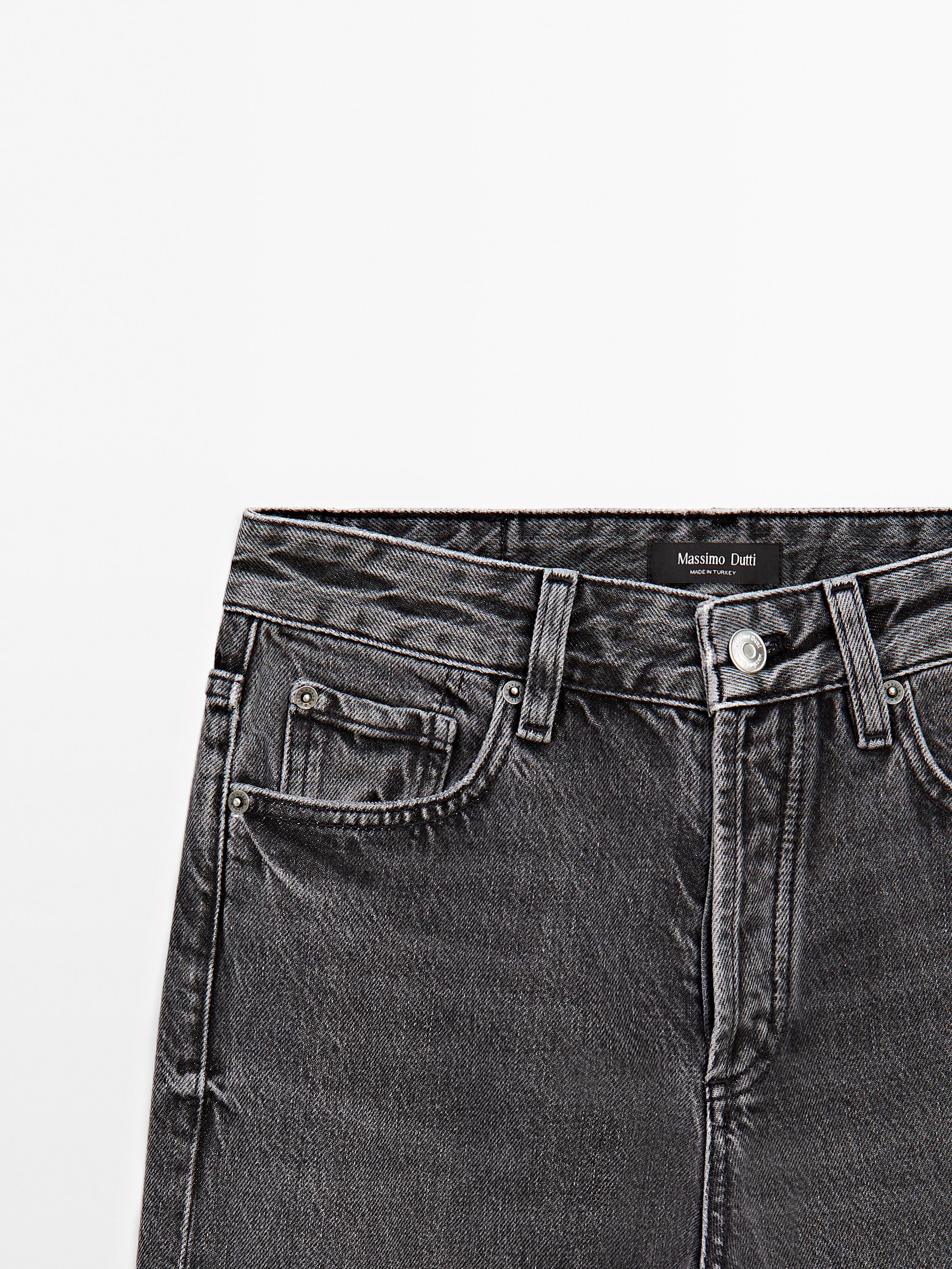 Mid-waist wide-leg jeans