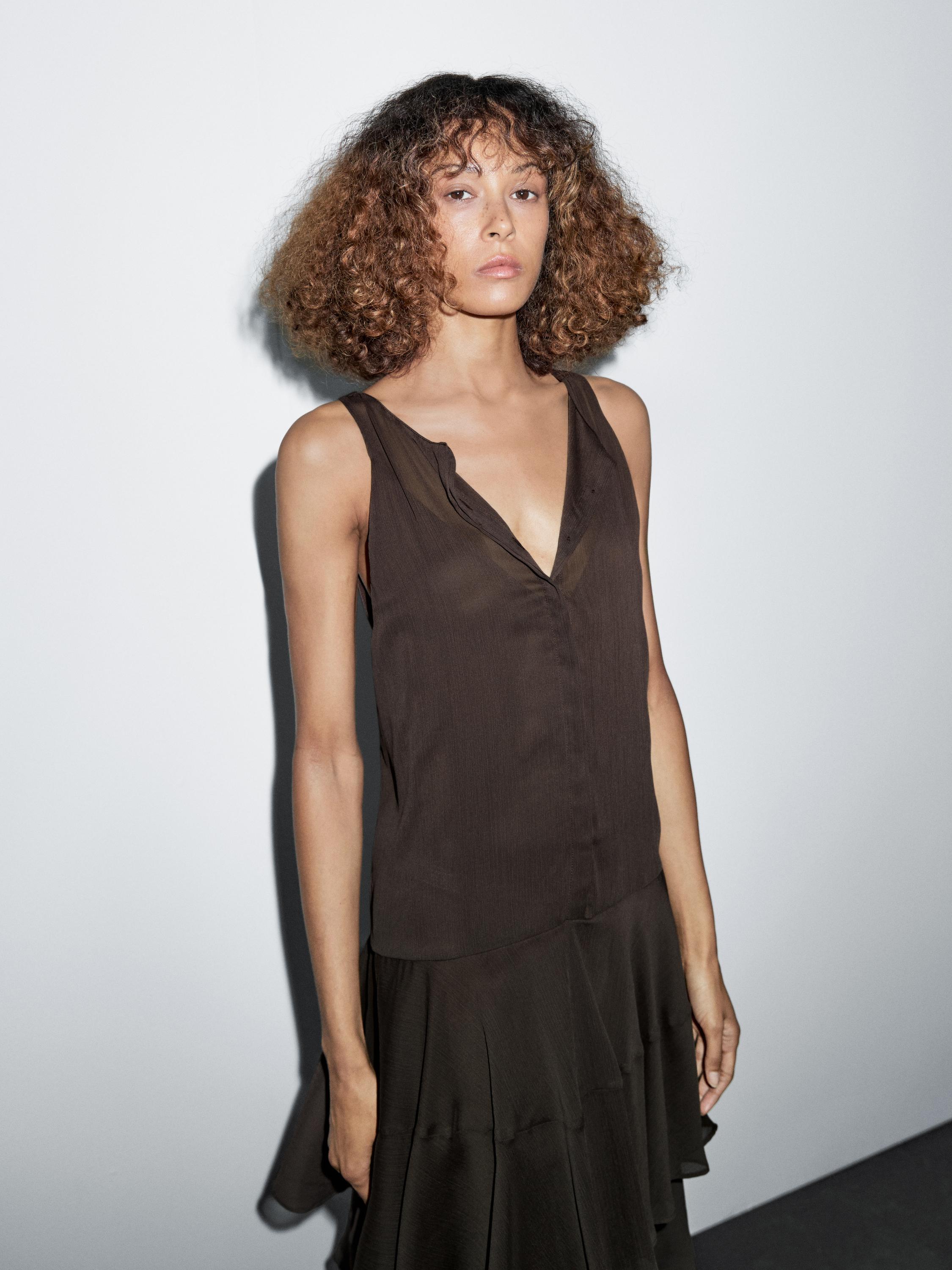 فستان طويل فضفاض بكشكش