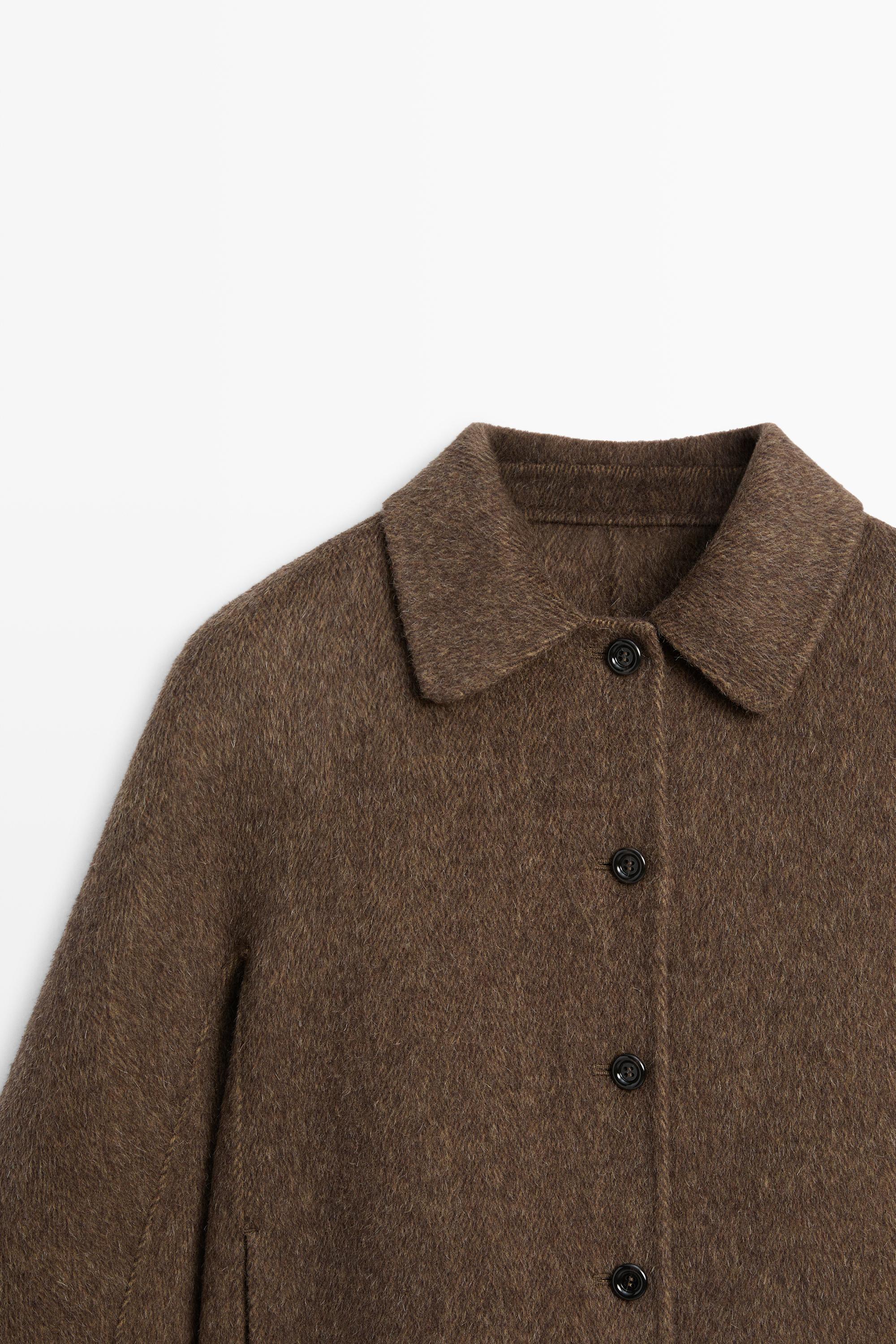 Short buttoned coat — BROWN