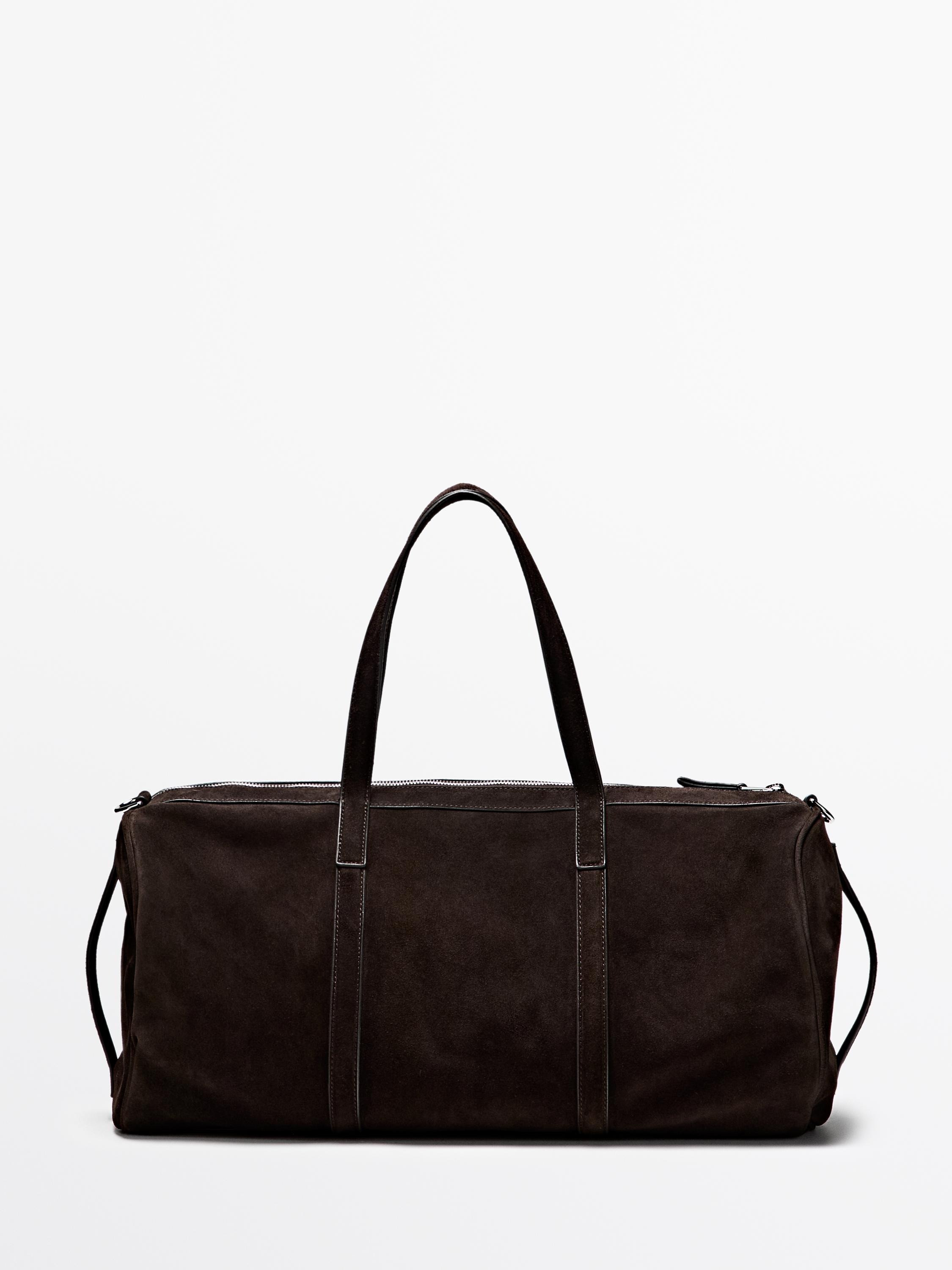 Prednji pogled na braon putnu torbu sa duplim ručkama i zatvaračem na rajsferšlus.