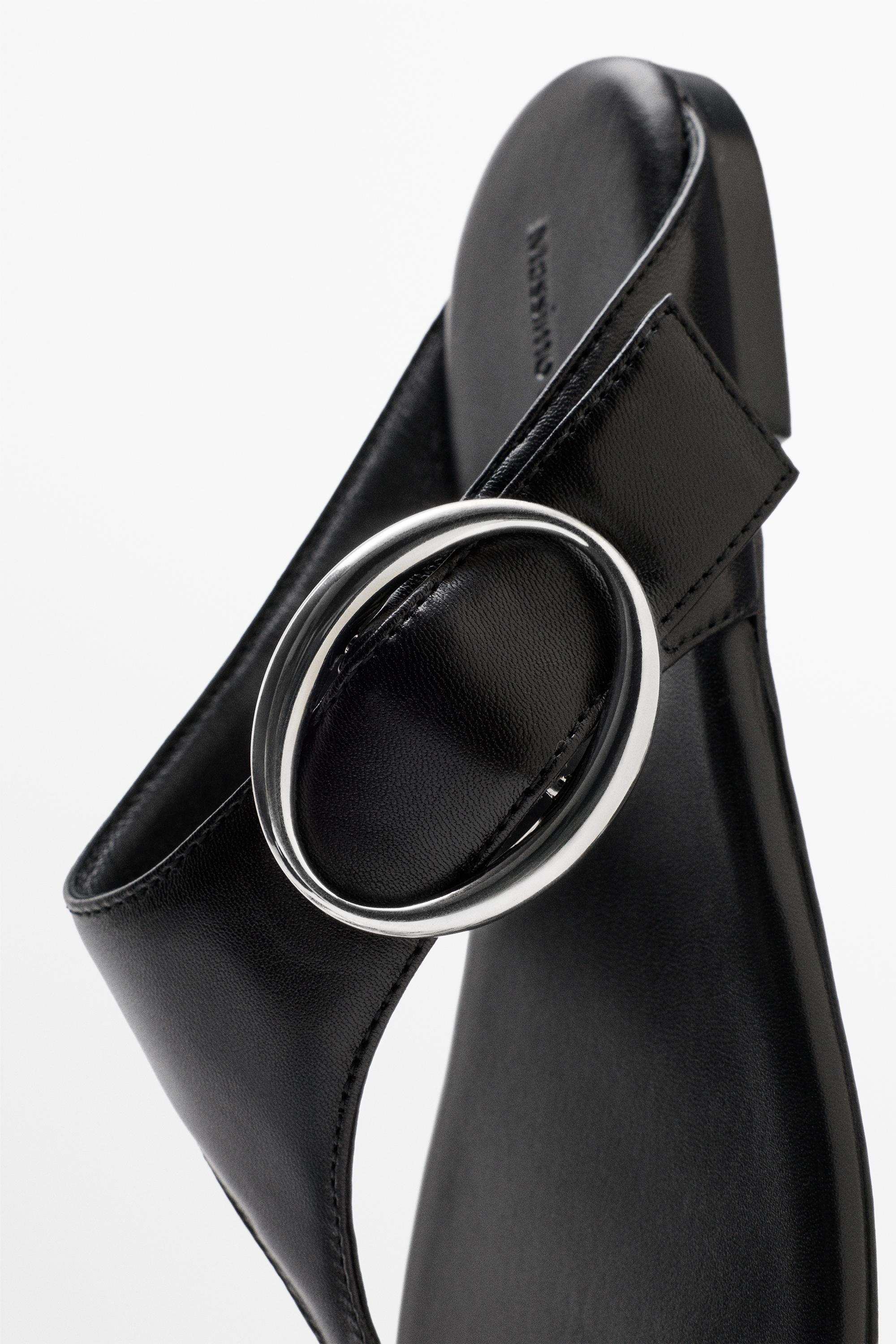 Leather sandals with metal ring — BLACK