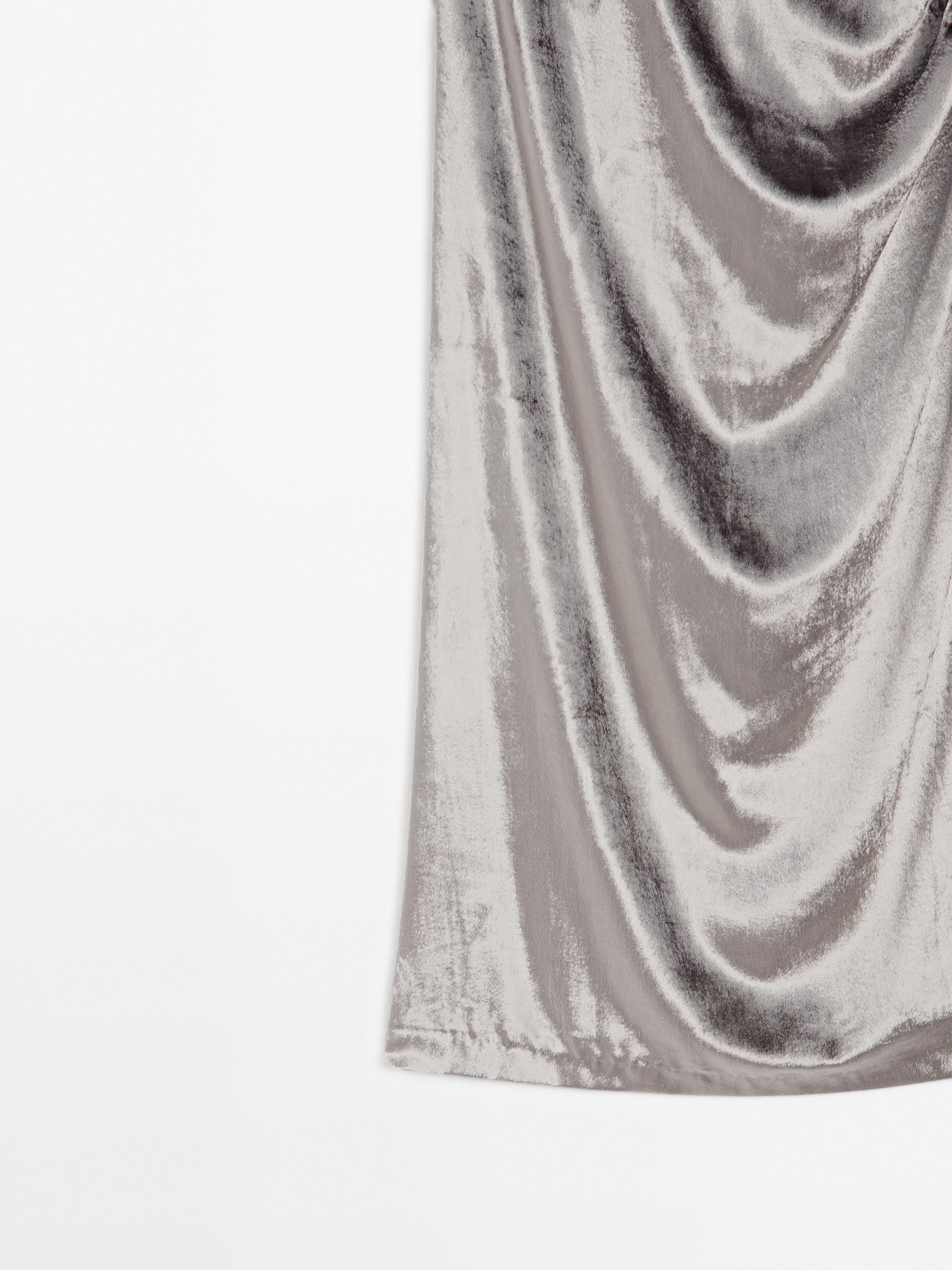 Aksamitna spódnica średniej długości w kwiaty – Studio