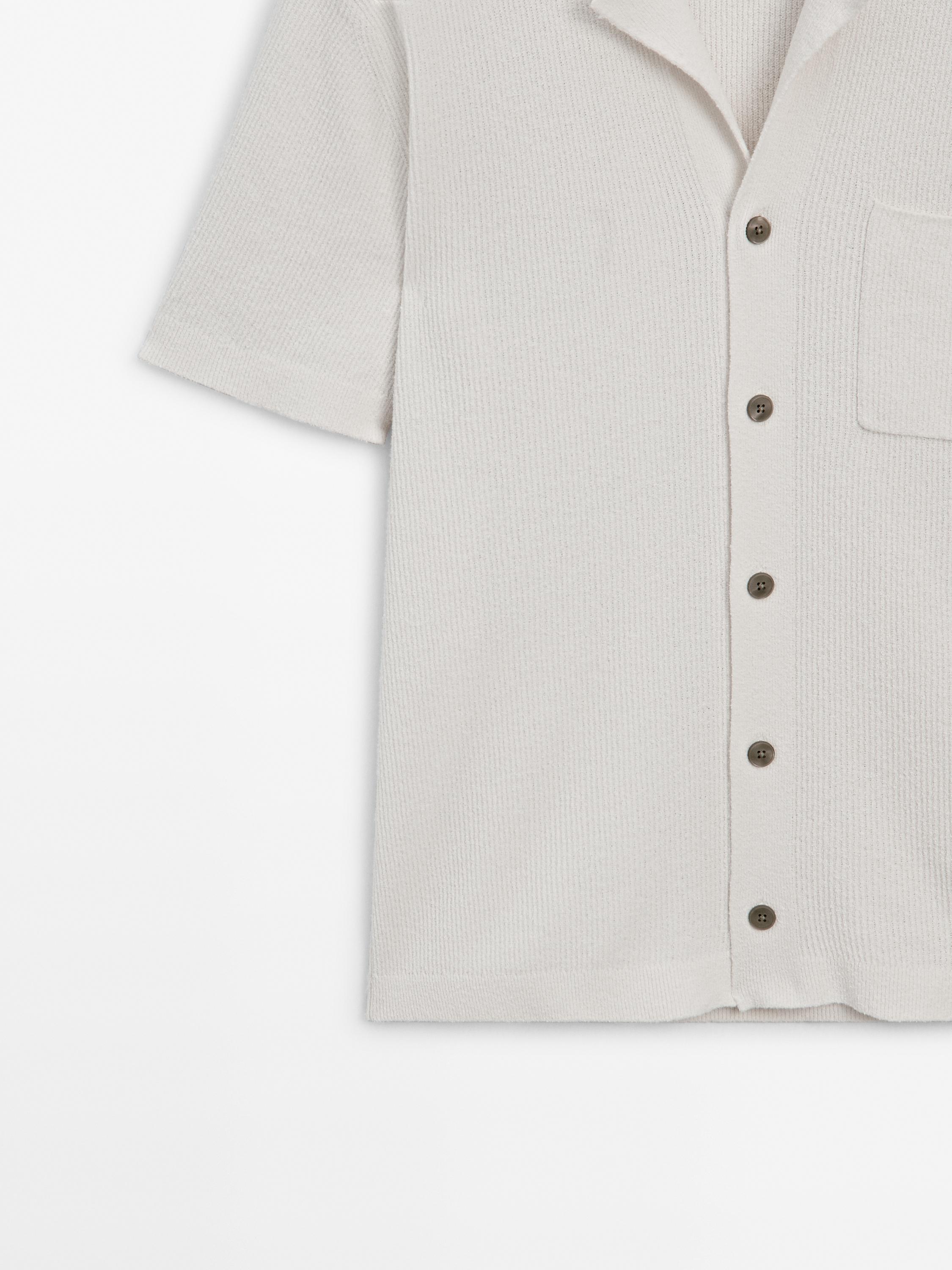 Short sleeve knit cardigan with buttons