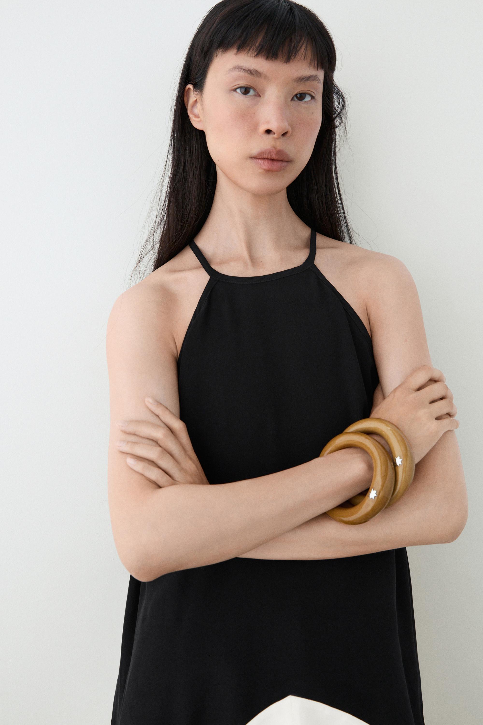 Long contrast halter top — BLACK