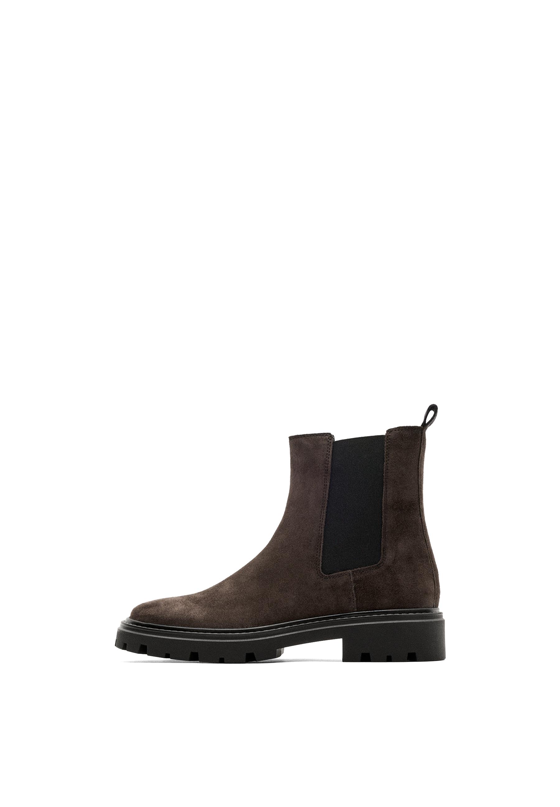 Flat Chelsea boots with track sole — BROWN