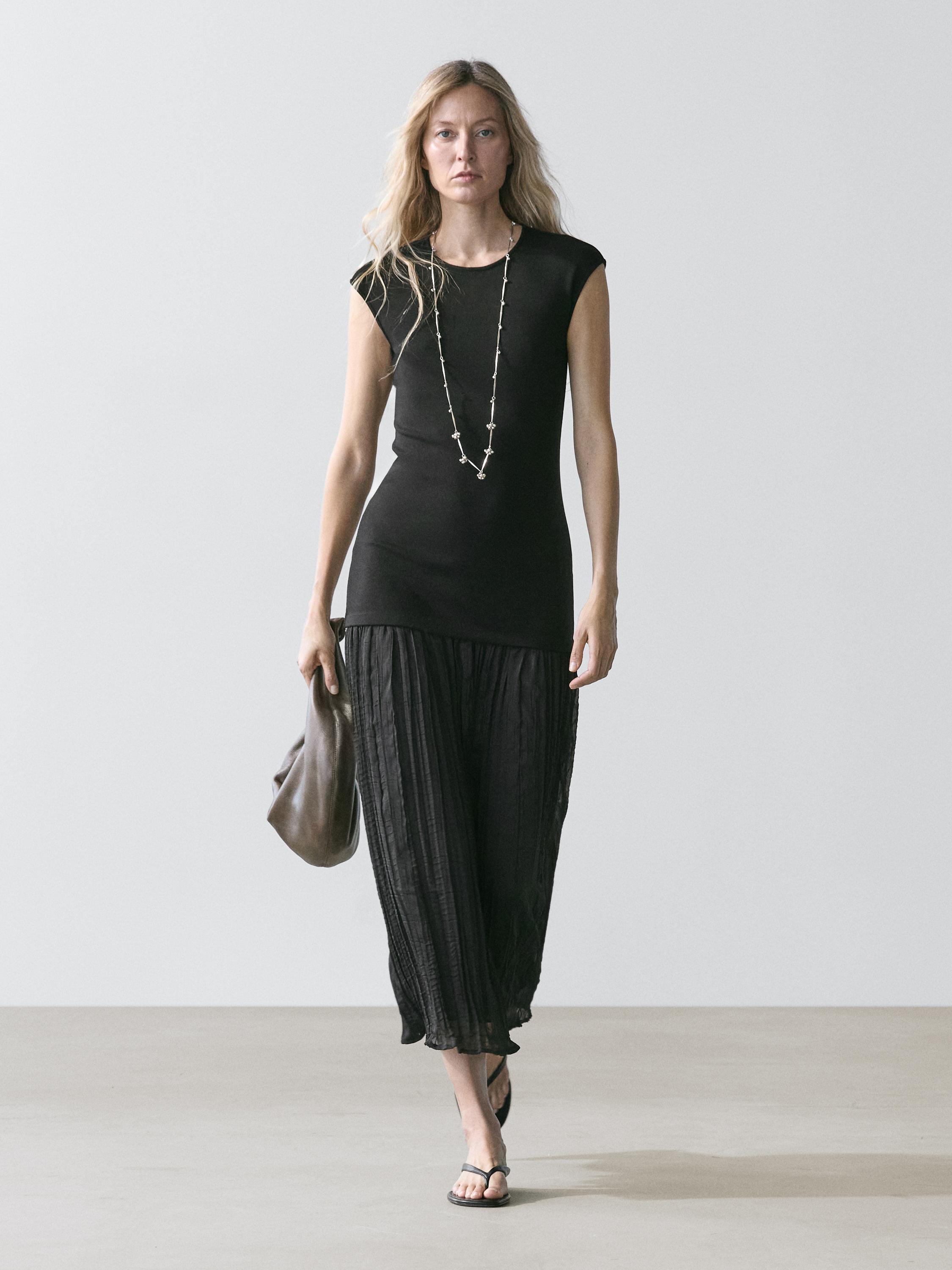 Long contrast pleated dress — BLACK