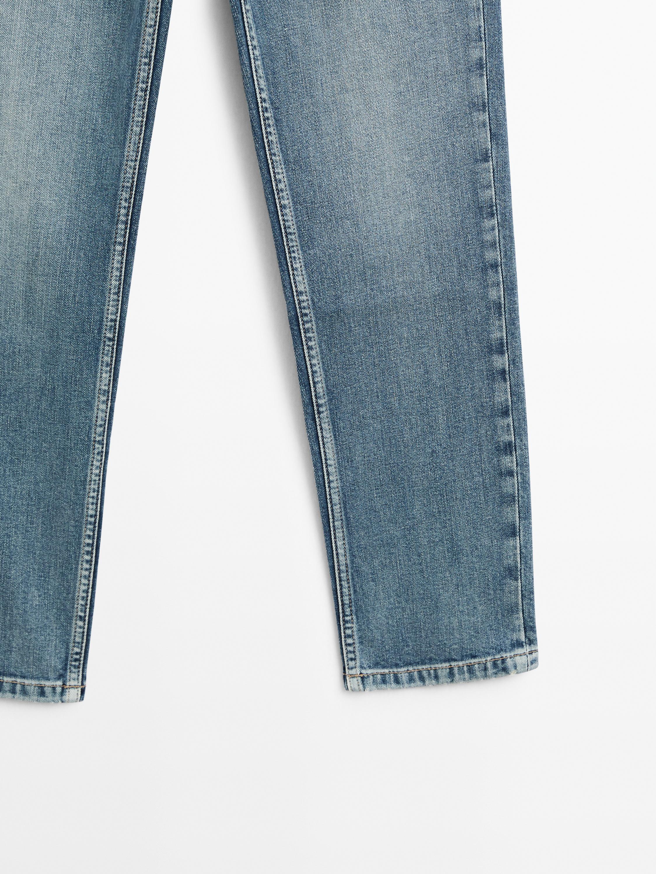 Jeans slim fit tiro medio