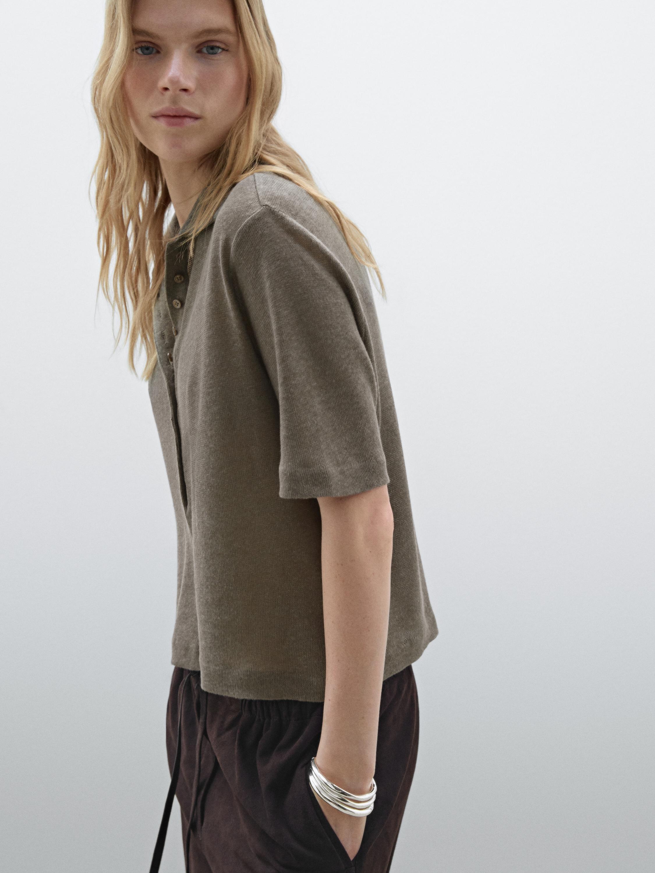 قميص بولو محاك من الكتان بأكمام قصيرة