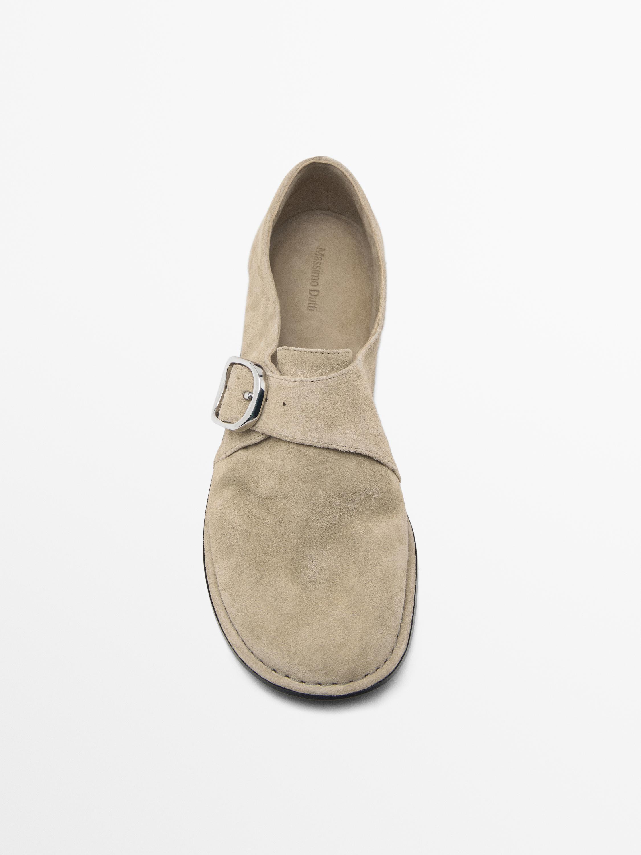 حذاء لوفر ناعم بإبزيم