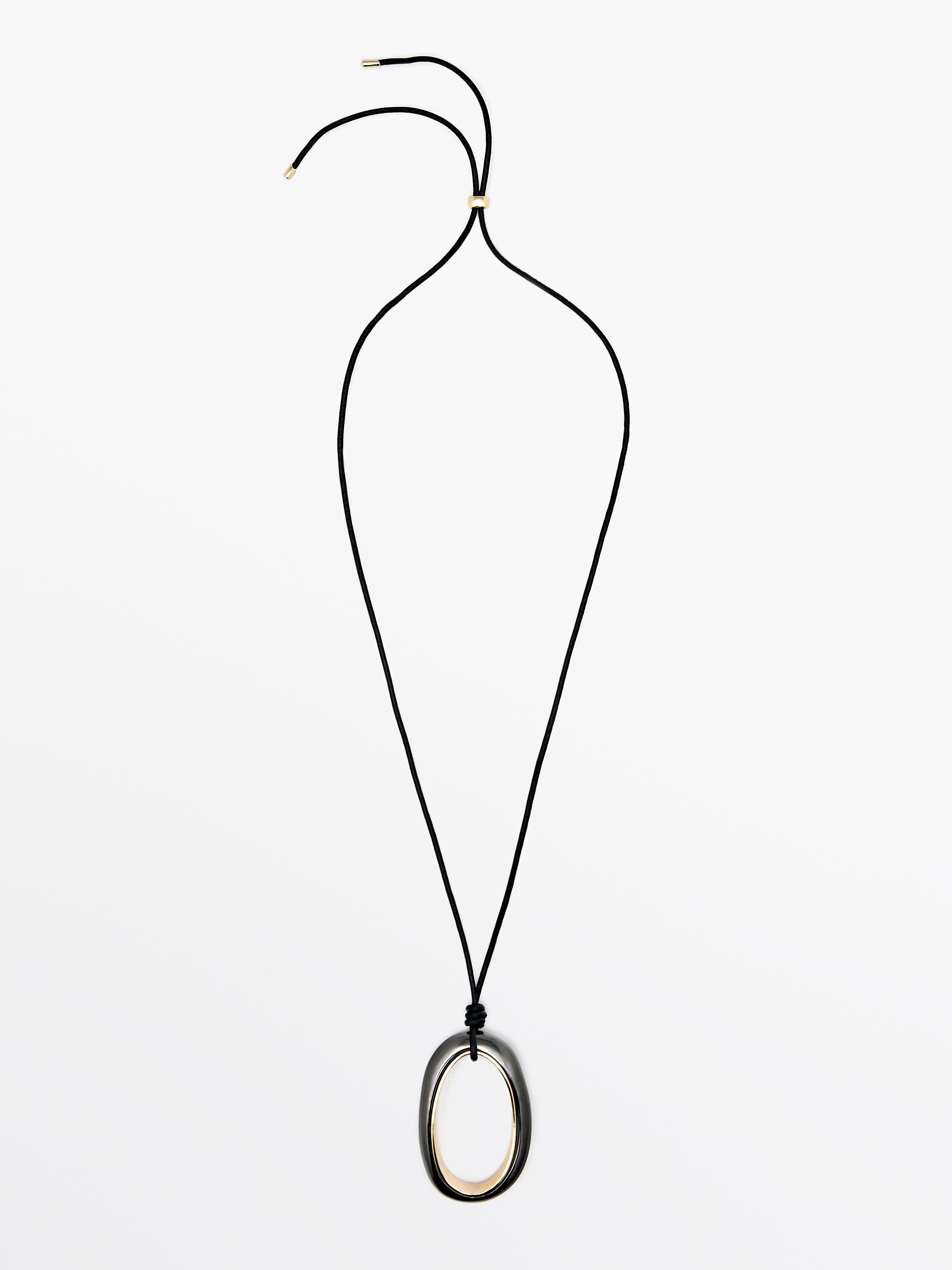 Collier pendentif pièce ovale