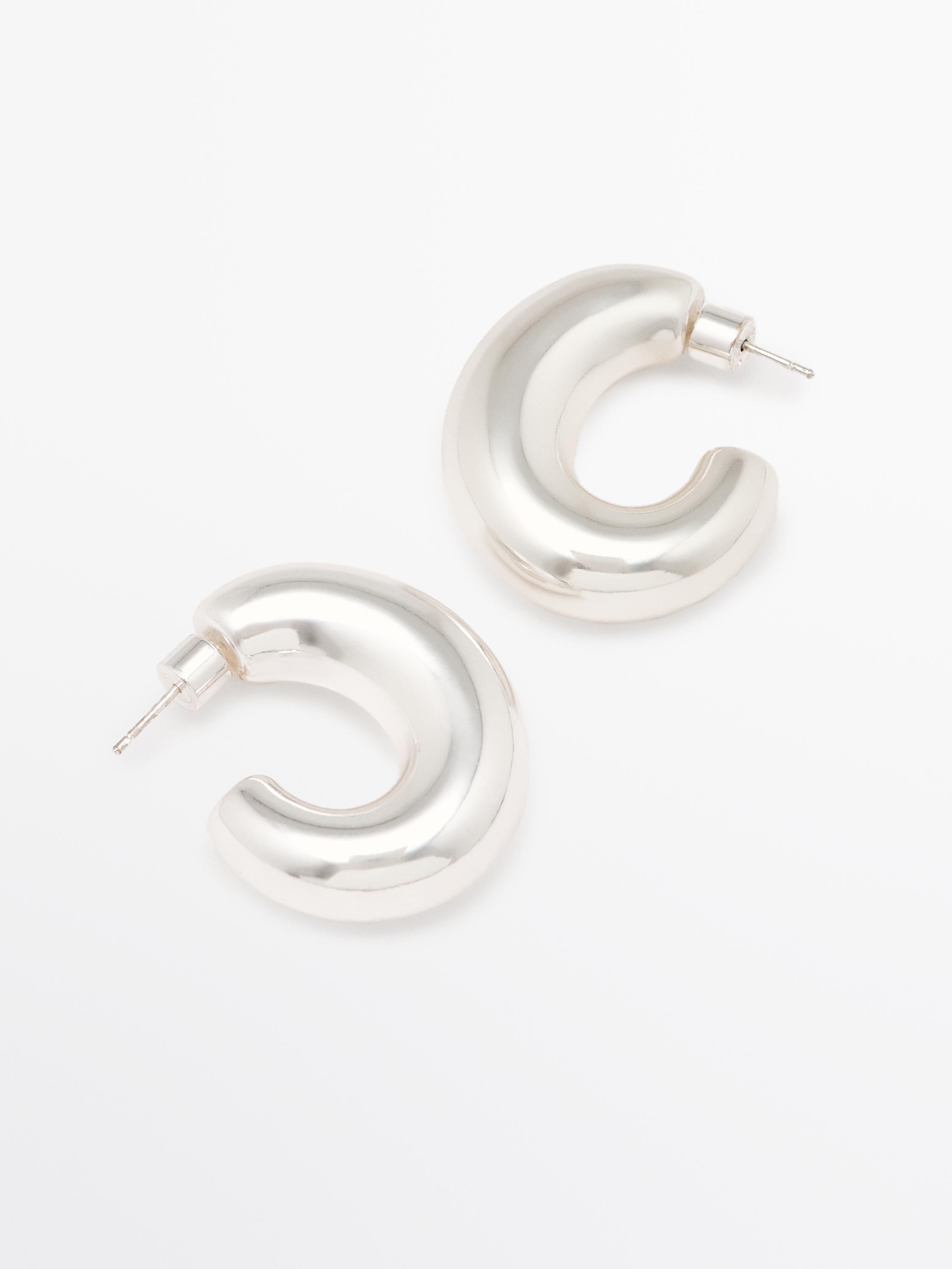 Oval hoop earrings