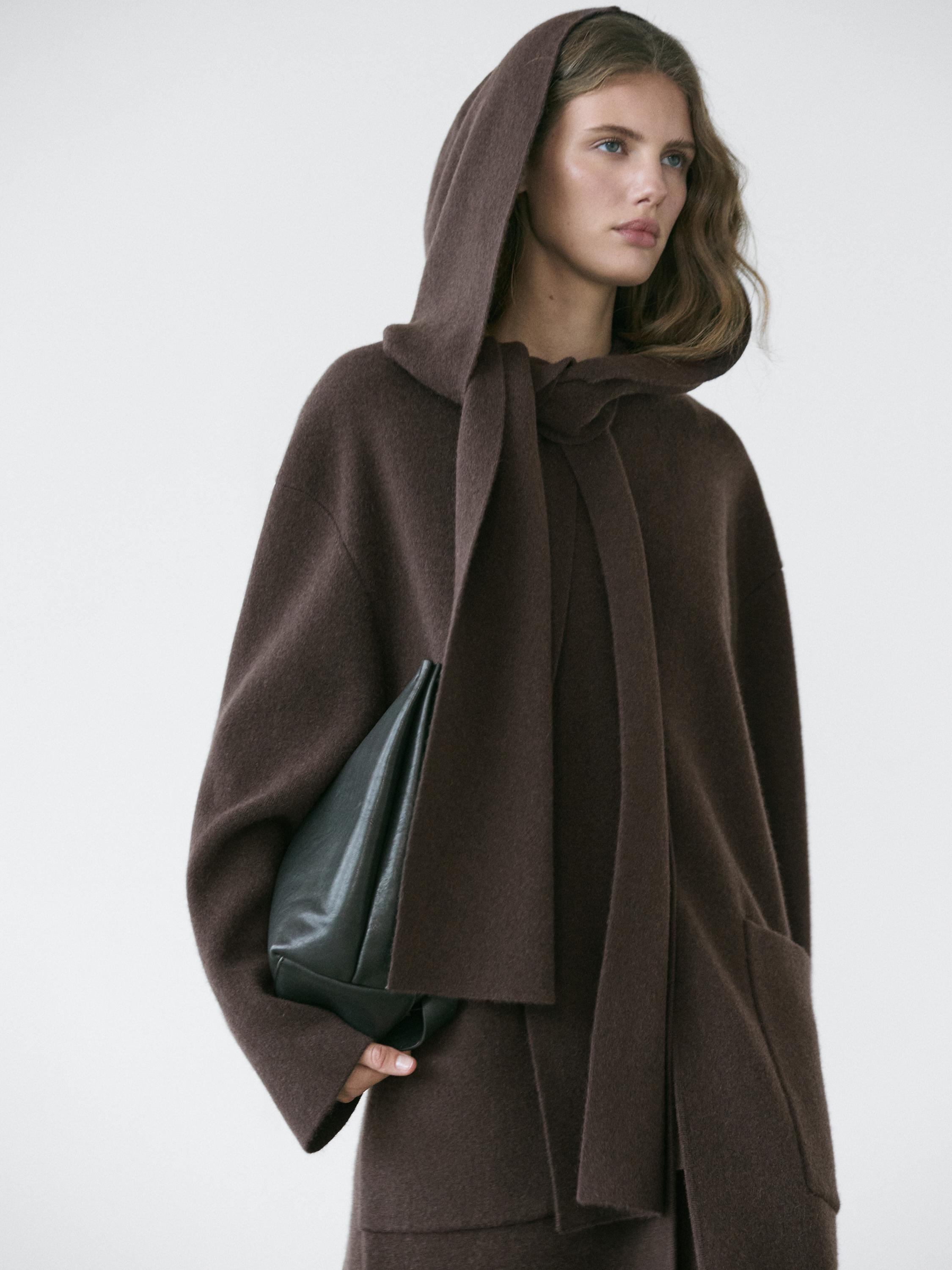 Chaqueta larga detalle capucha bufanda