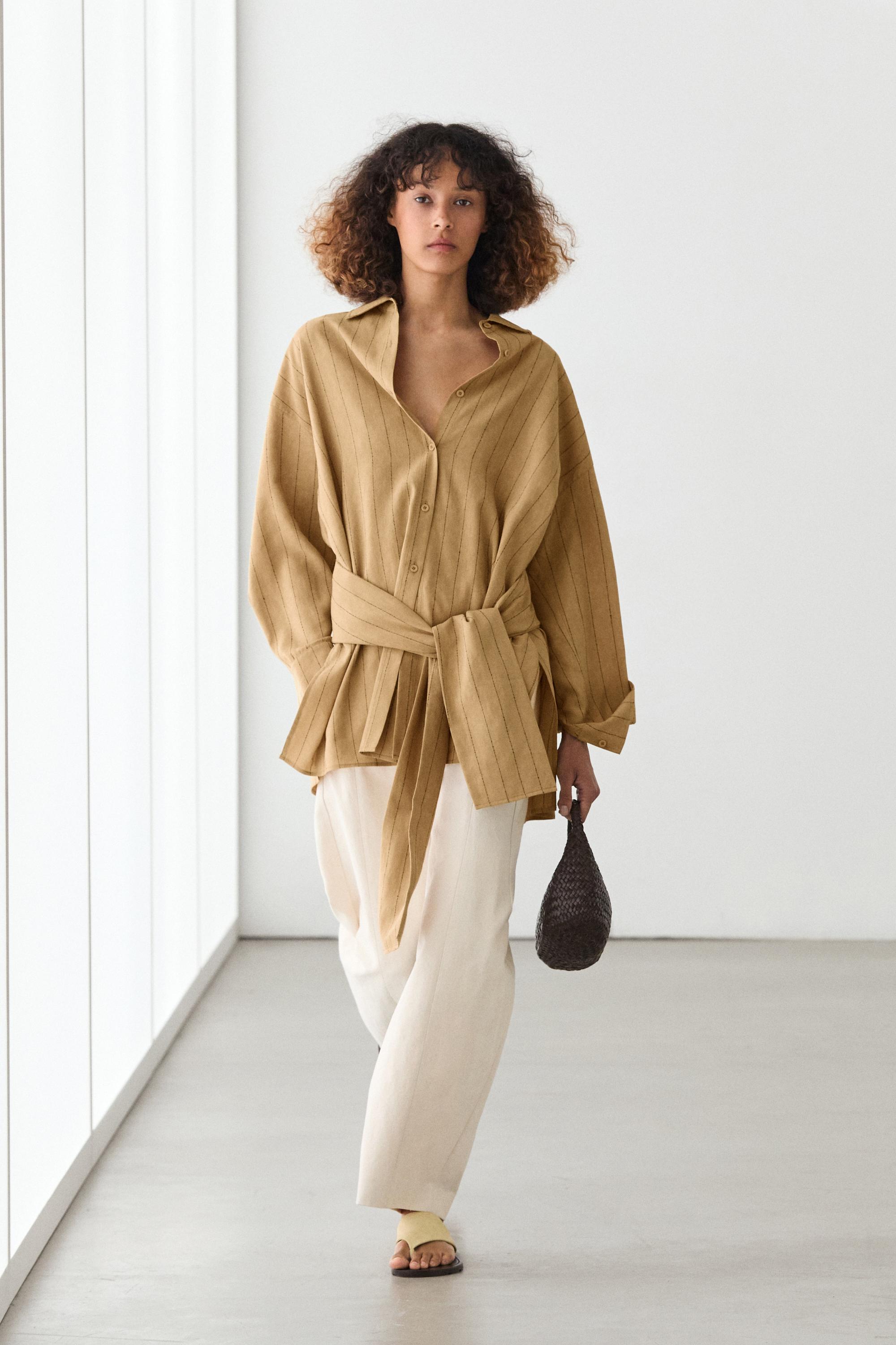 Këmishë e derdhur me vija dhe detaj fashë