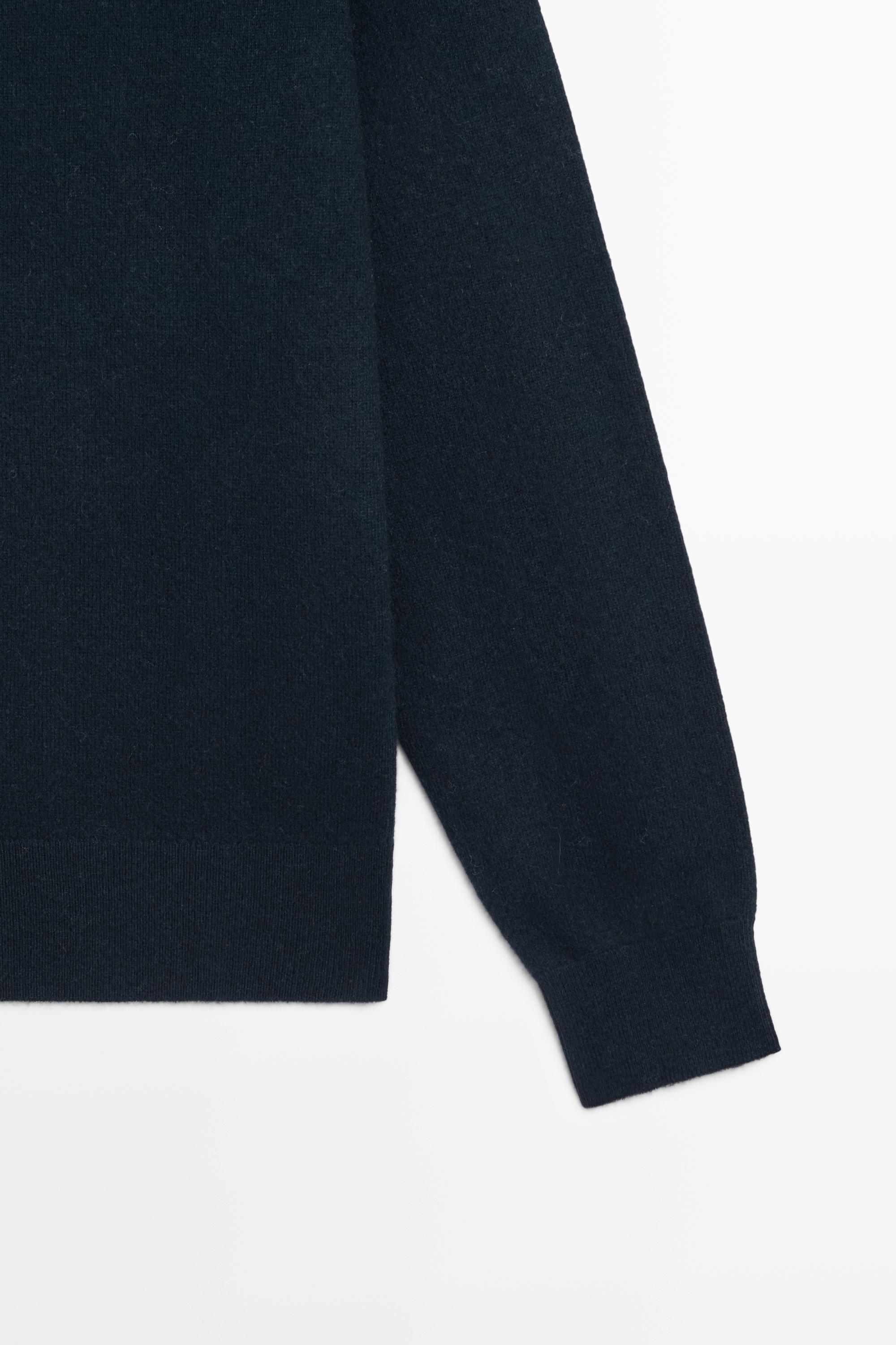 100% cashmere knit sweater — DEEP BLUE