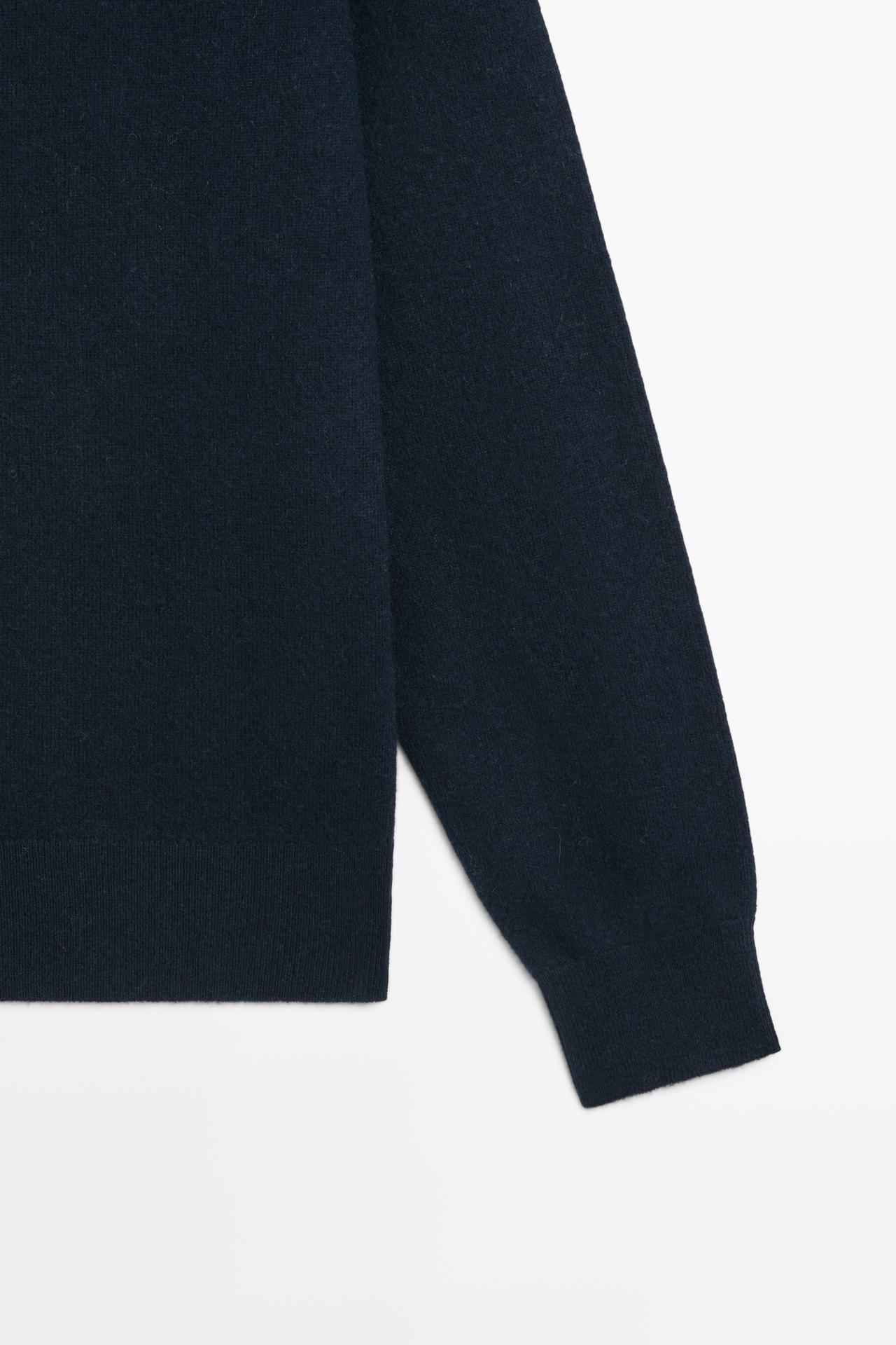 100% cashmere knit sweater — DEEP BLUE