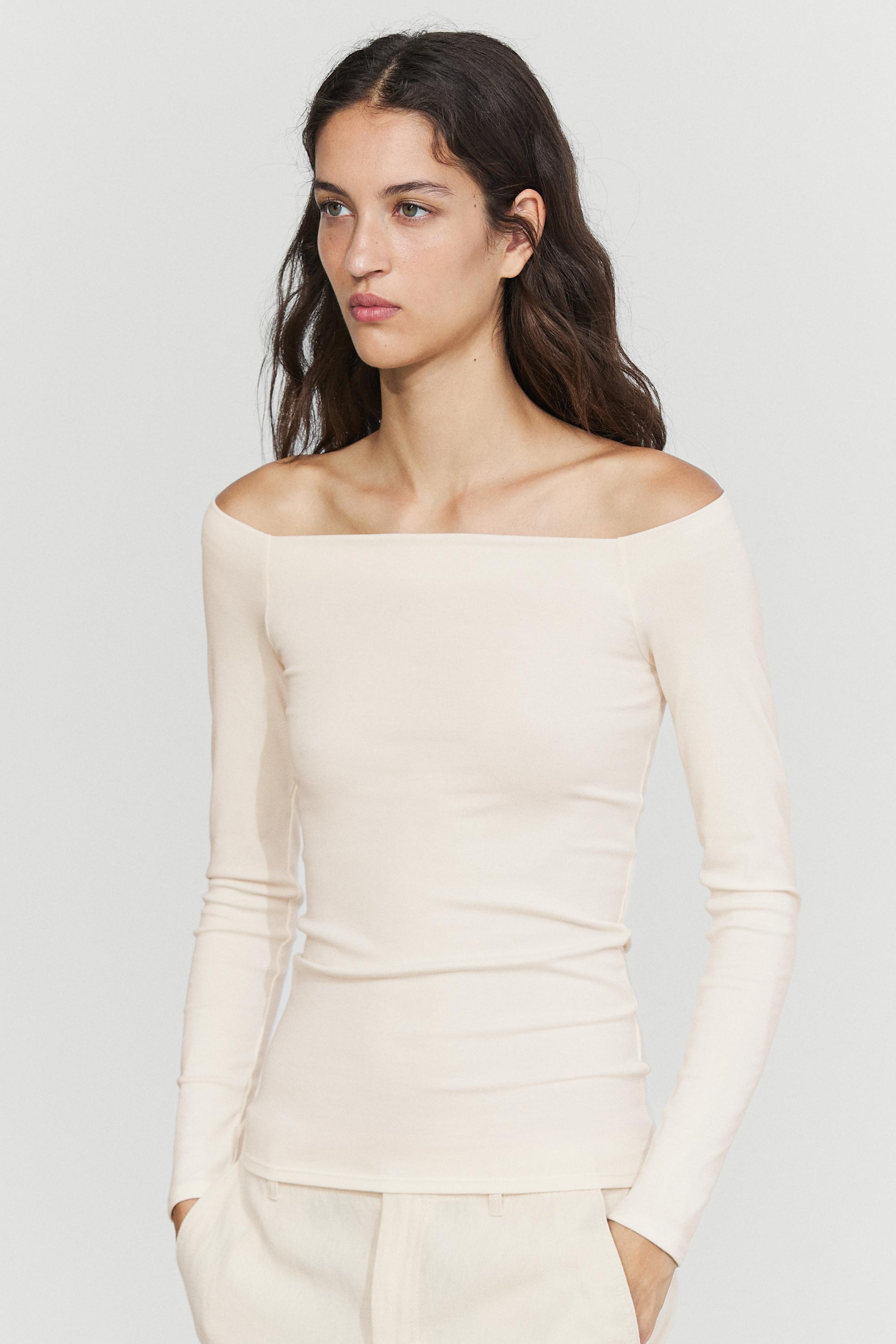 توب مطاطي بأكمام طويلة