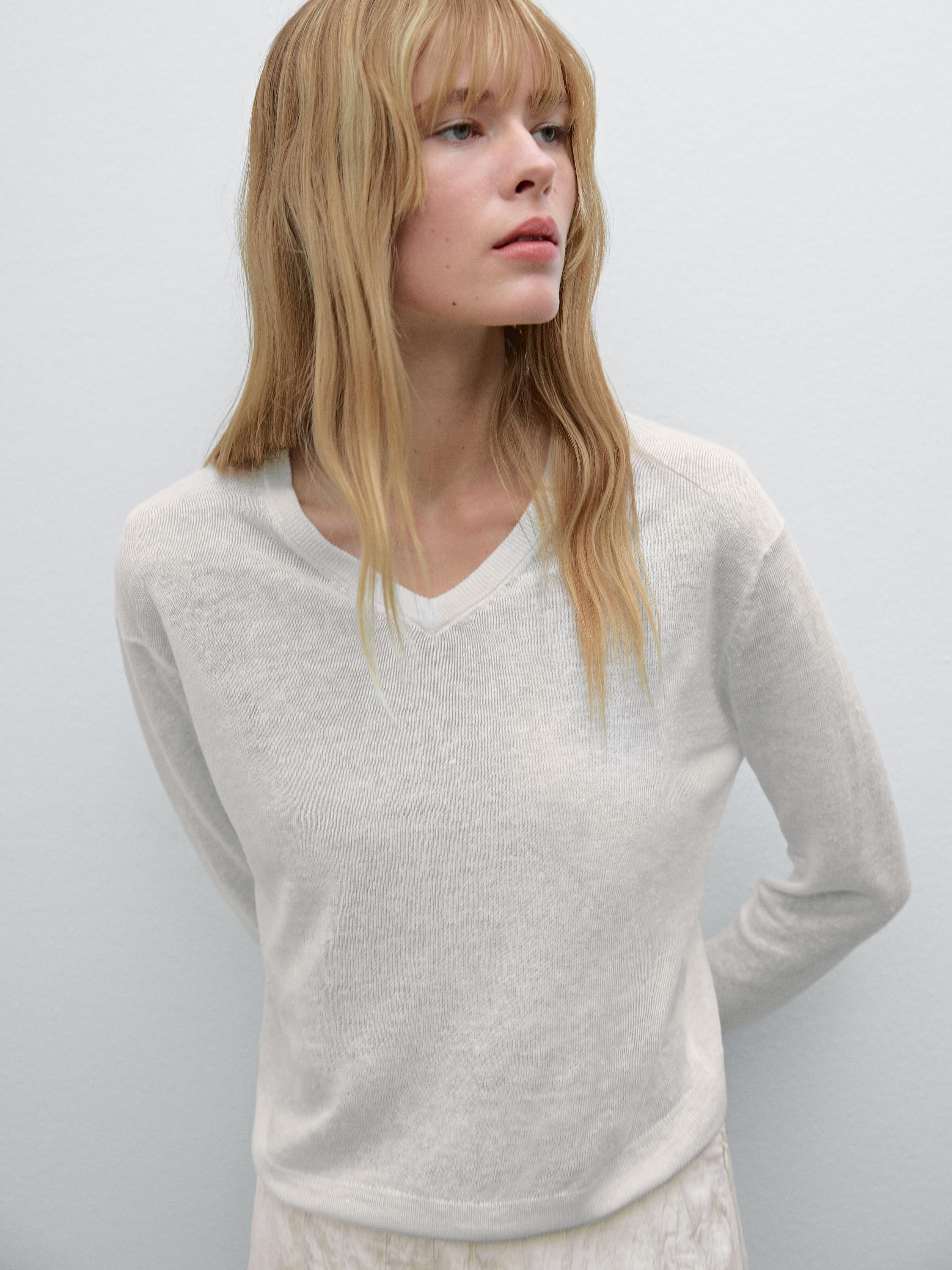 Linen V-neck knit sweater