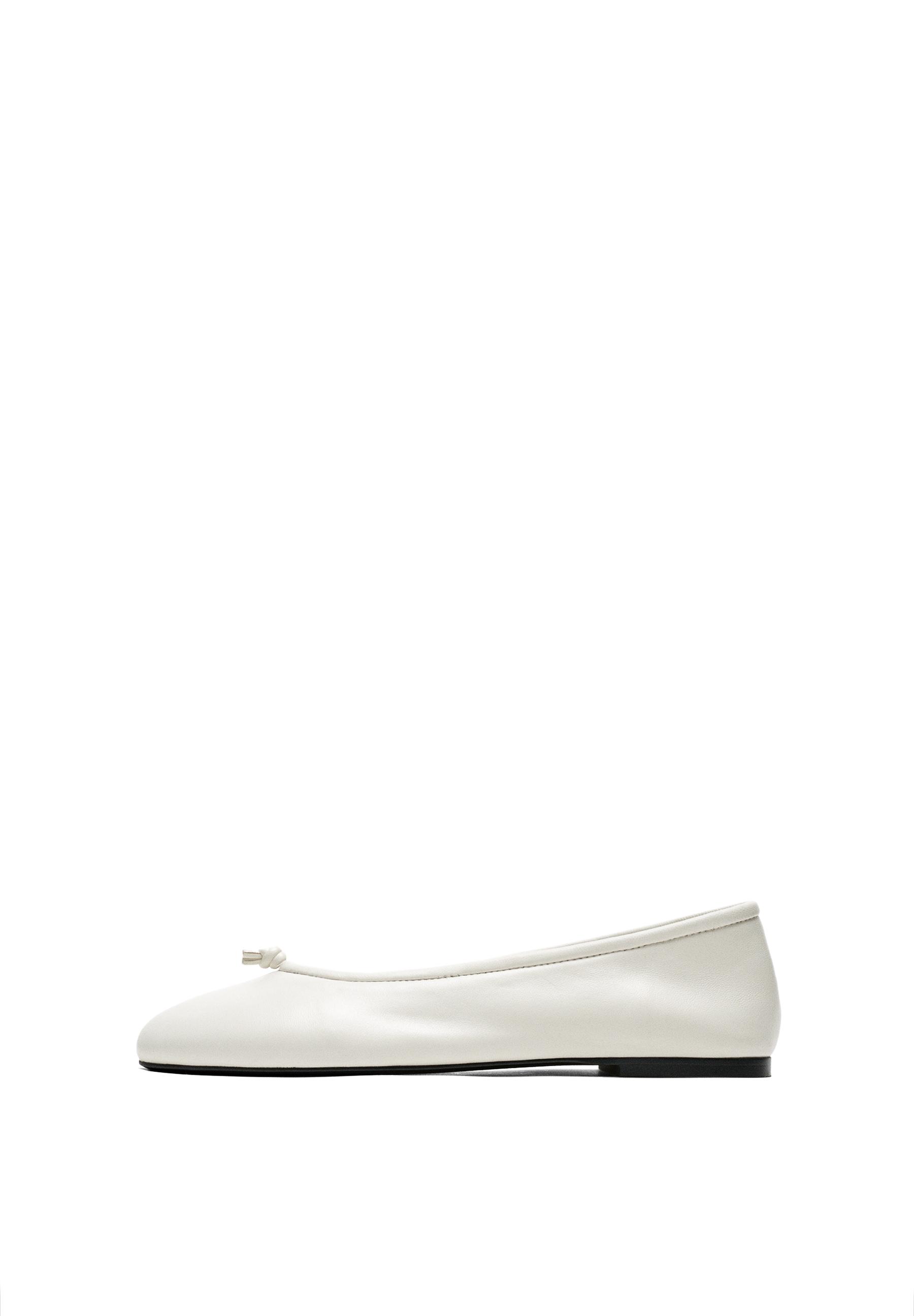 Massimo Dutti　ポインテッドトゥ　フラットシューズ　レザー　バレエ Leather knot ballet flat · White · Balletâ Flats | Massimo Dutti