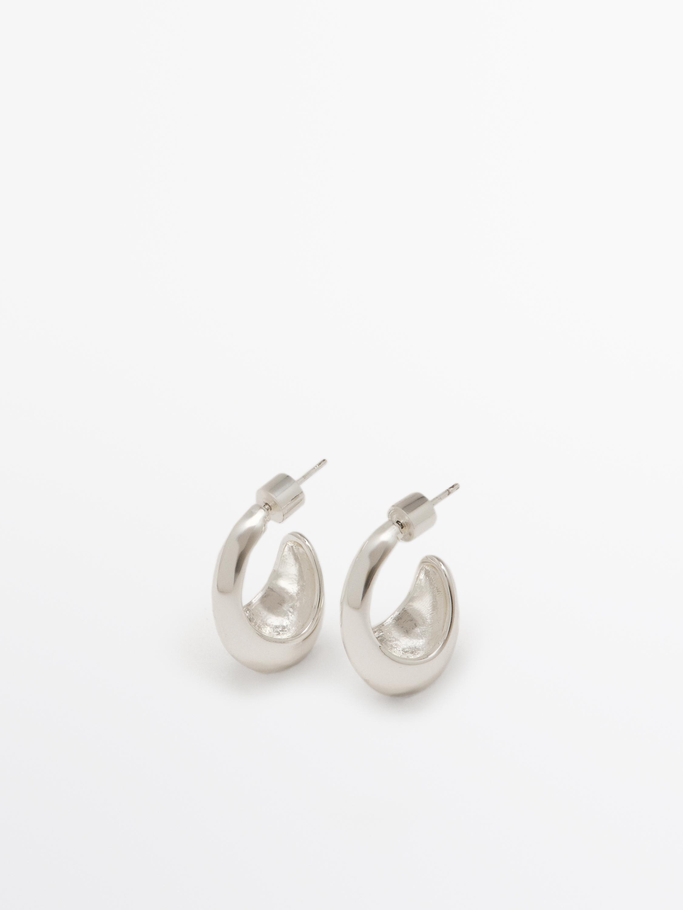 Oval hoop earrings