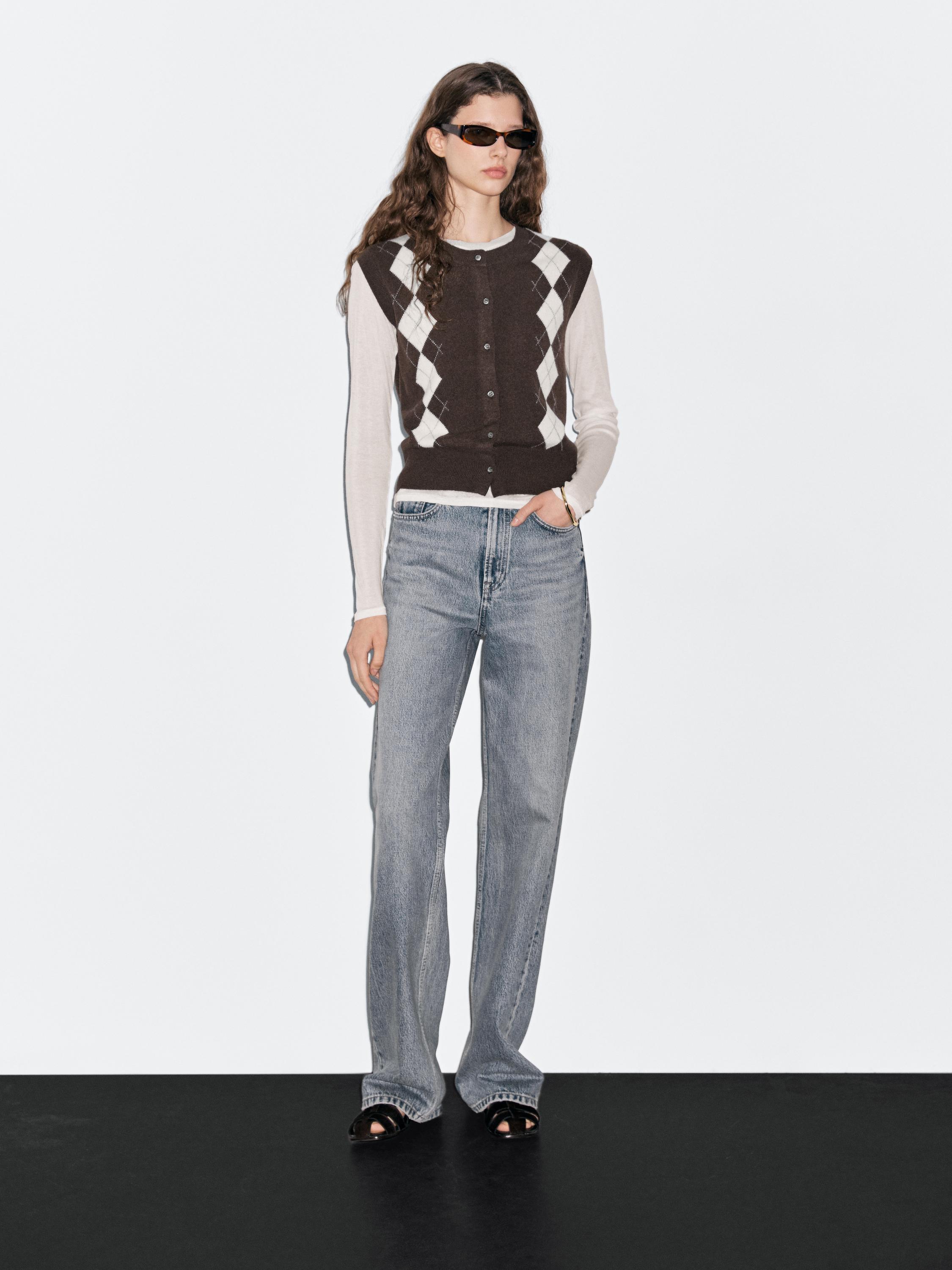 Knit cardigan with diamond detail