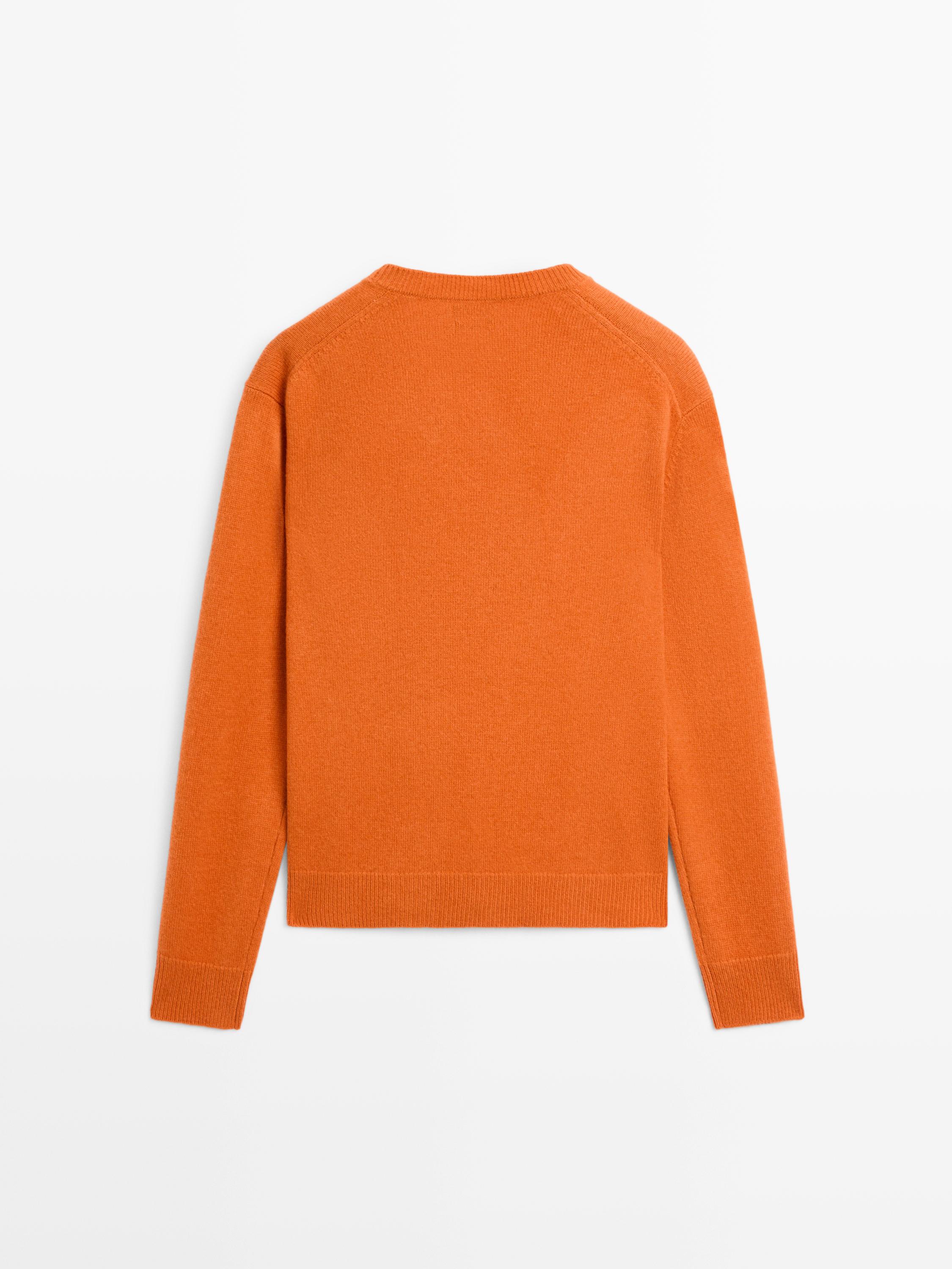 V-neck knitted jumper