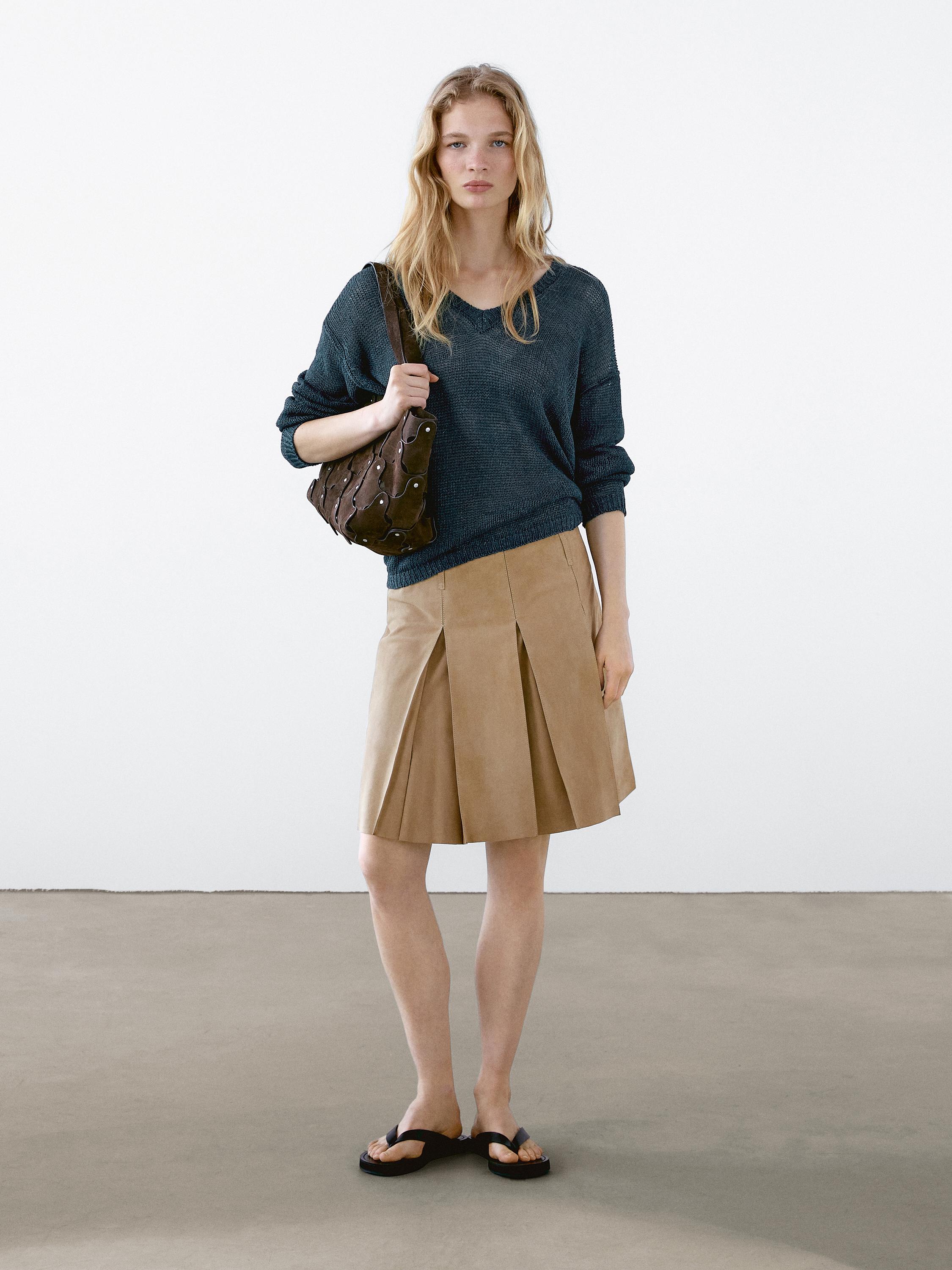 Jupe pliss?�e en cuir finition daim ?� Pierre ?� Jupes | Massimo Dutti