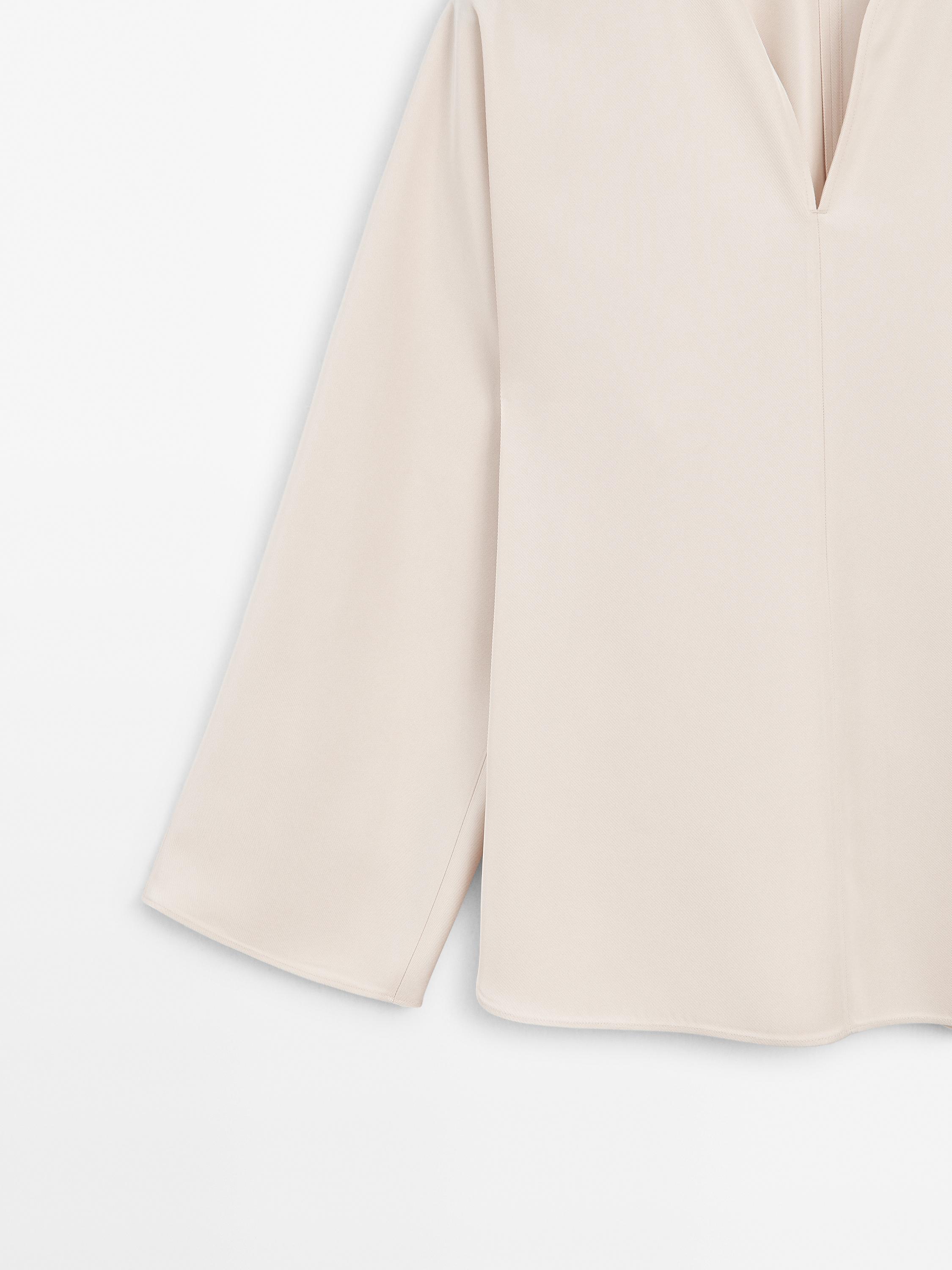 Flowing blouse with slit details