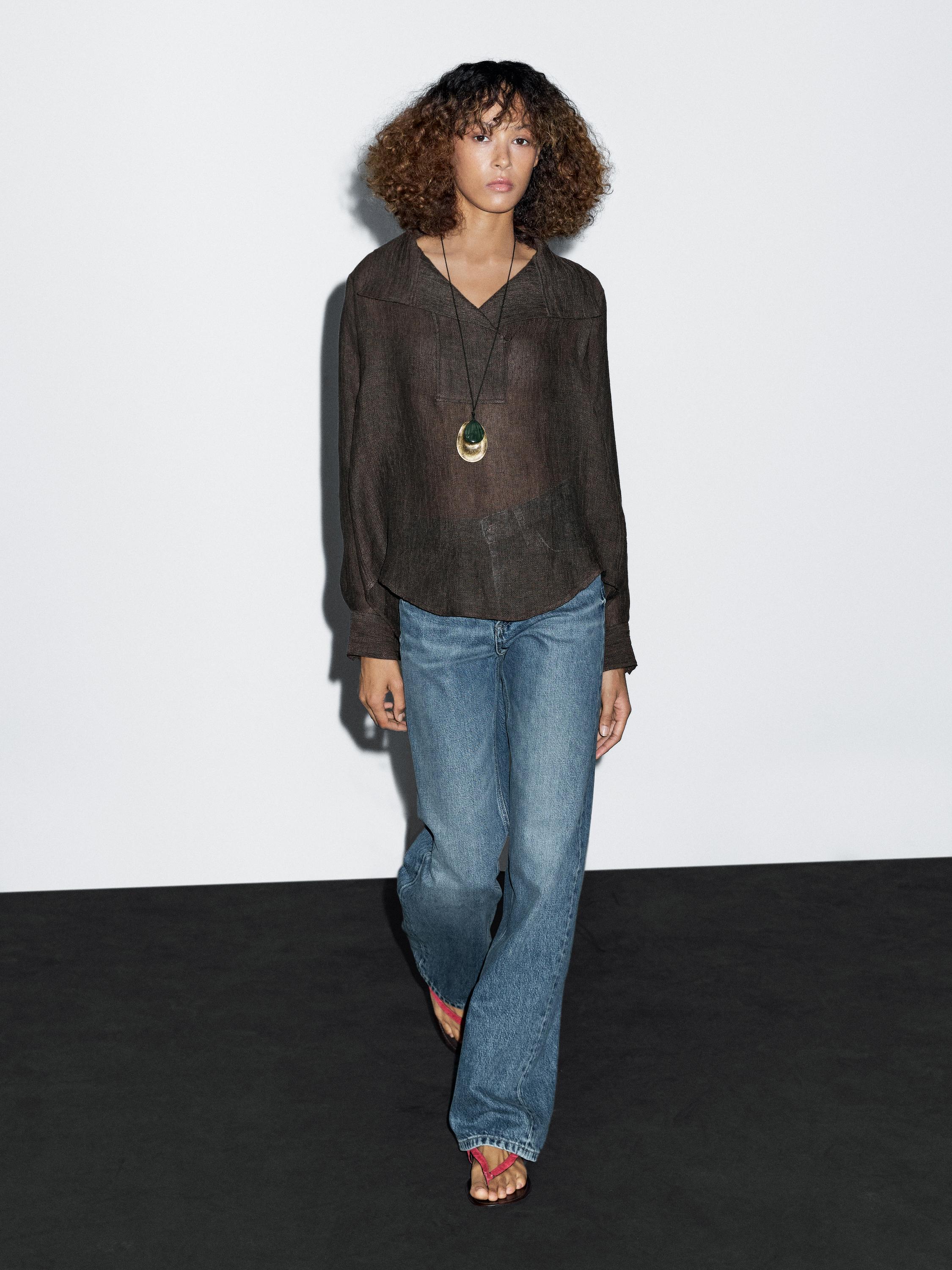 100 % ľanová blúzka s detailom na prsiach