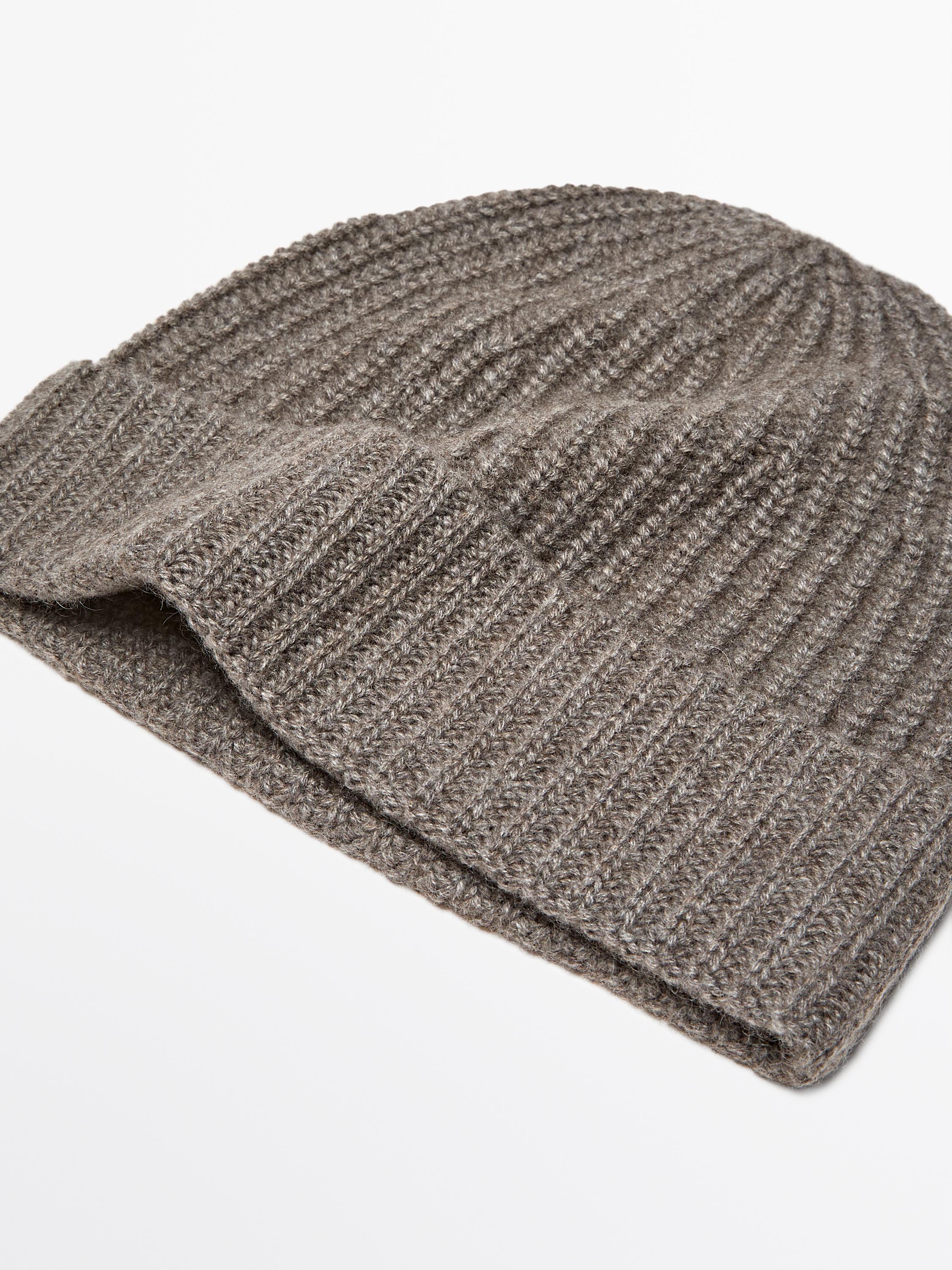 Ribbed 100% cashmere beanie