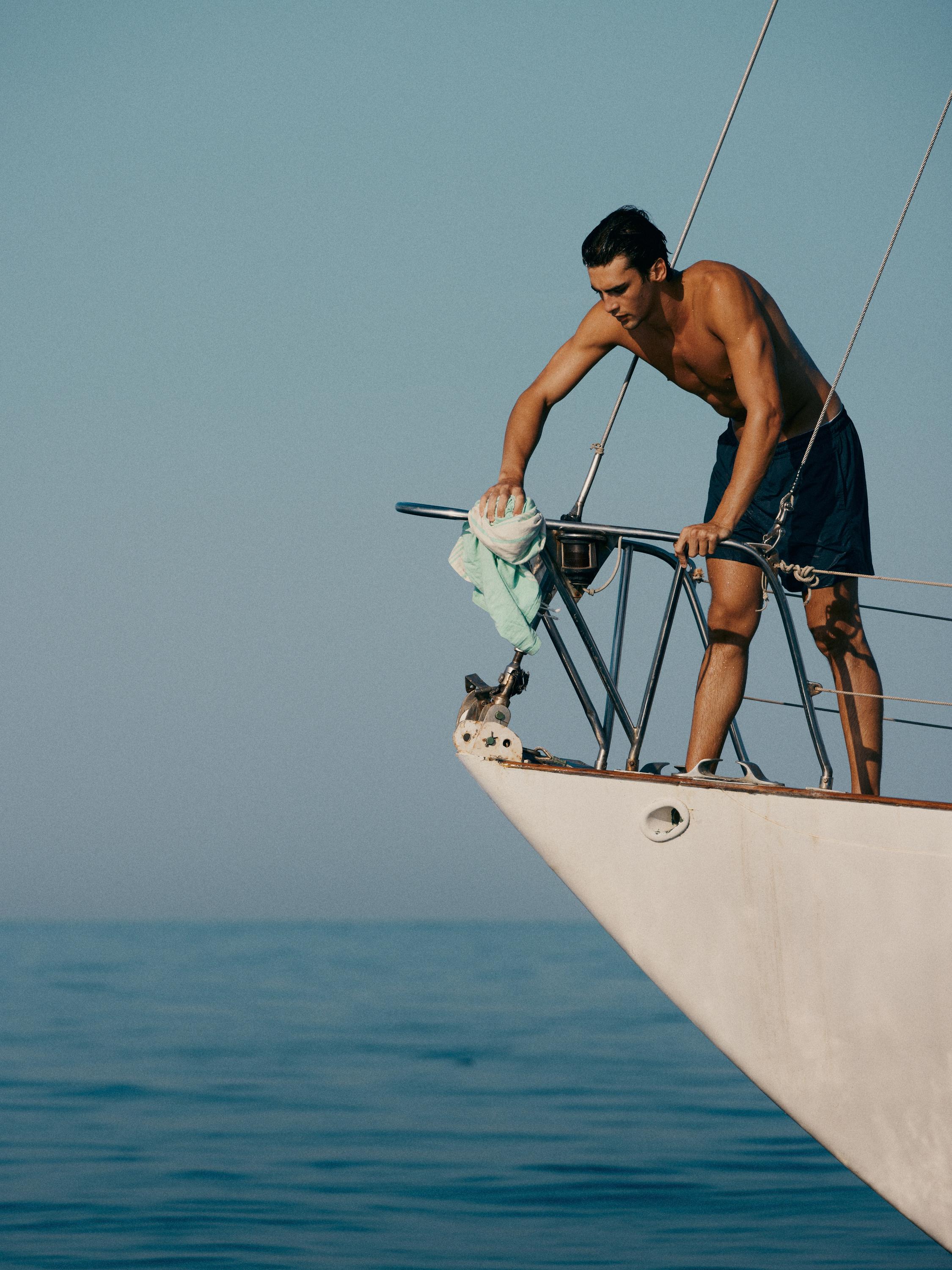 Plain short fit swimming trunks