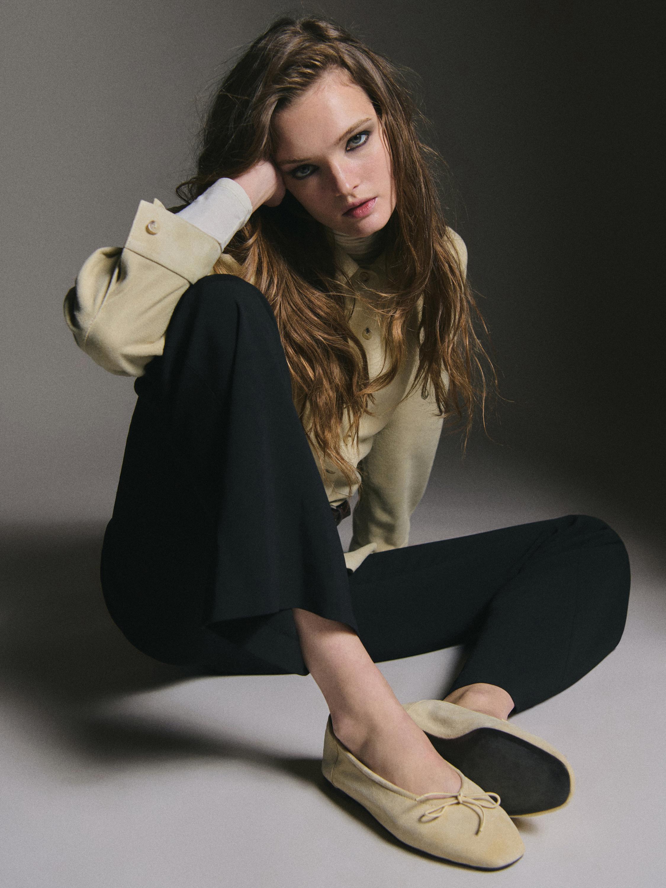 Flared trousers with pocket — BLACK
