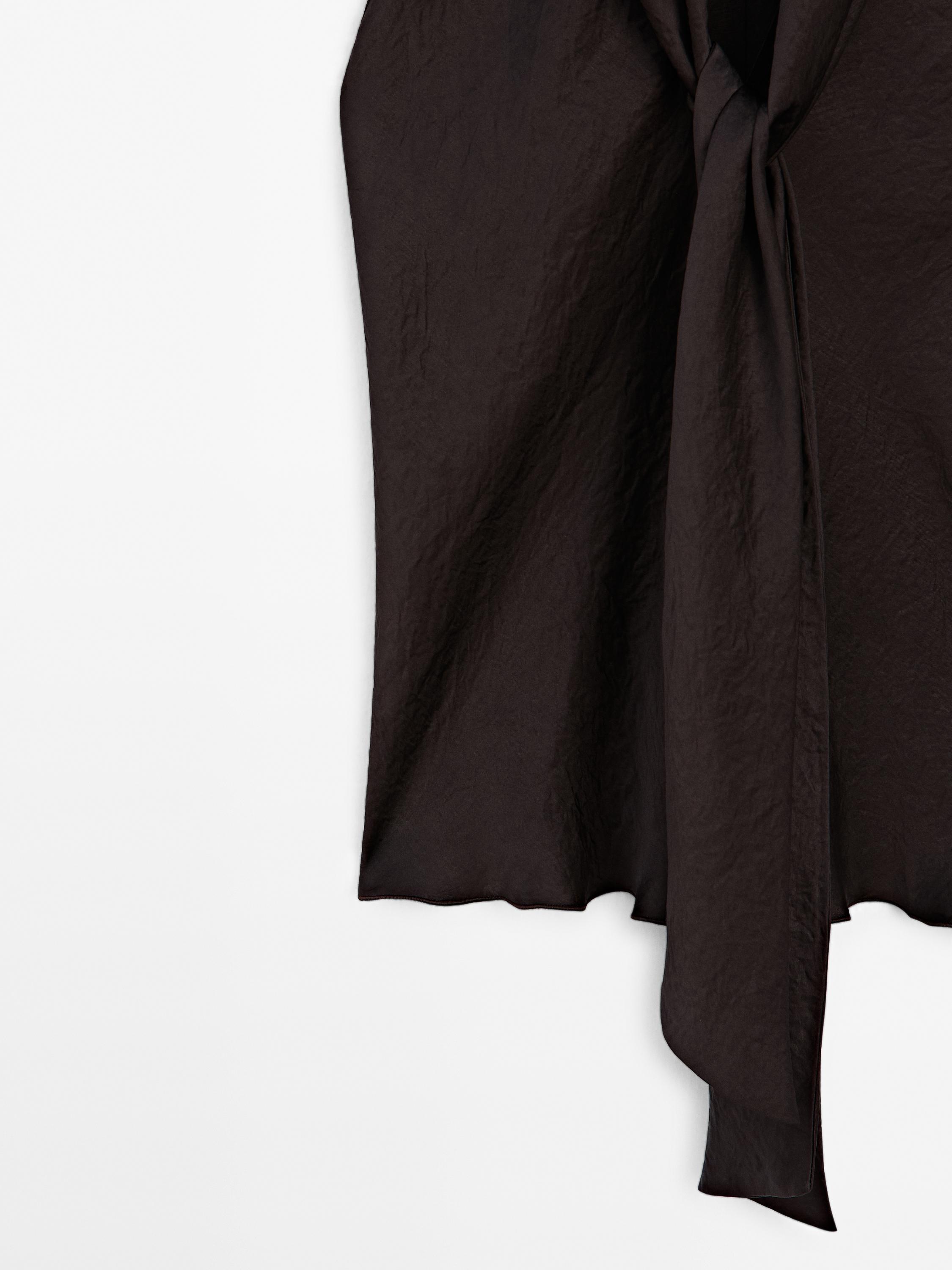 Flowing top with tie detail