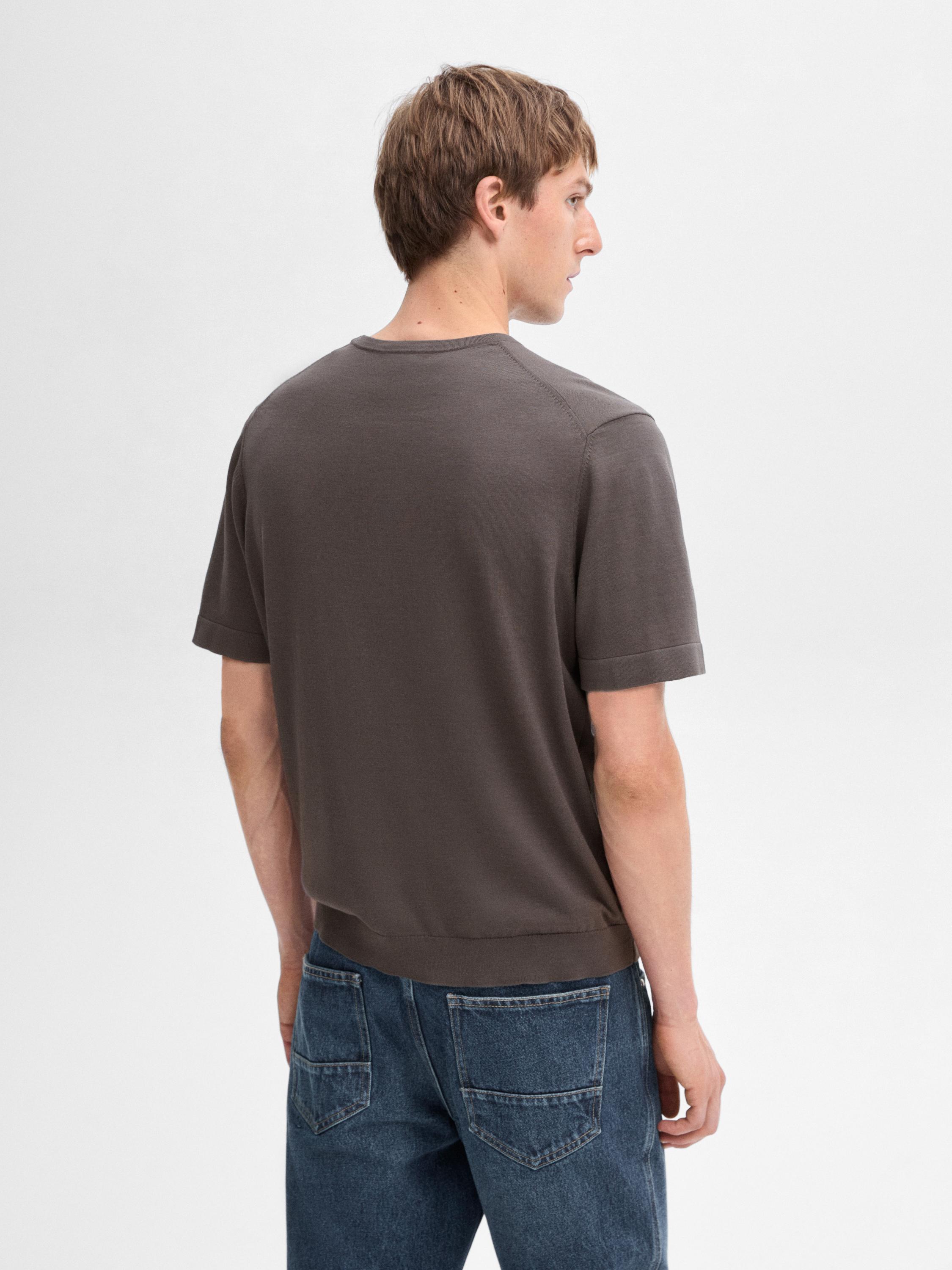 تيشرت قطن 100% بأكمام قصيرة