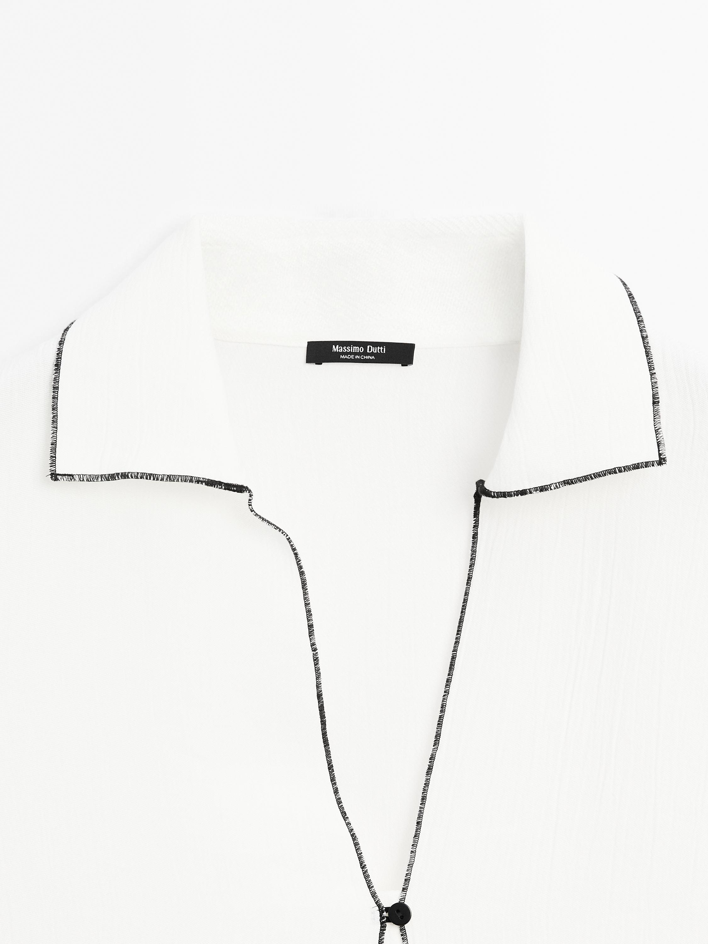 Fluid shirt with contrasting details