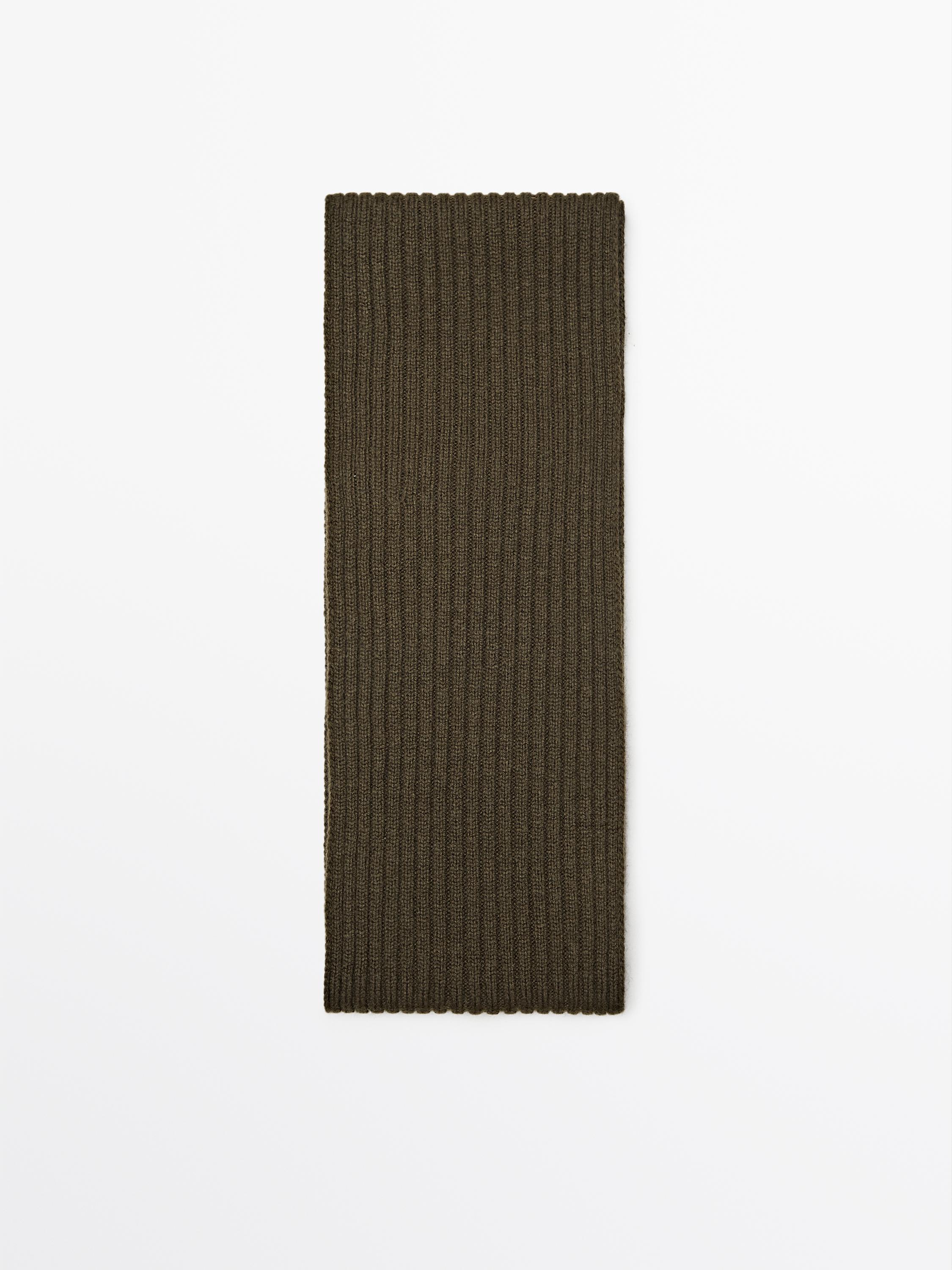 Fine ribbed fabric scarf