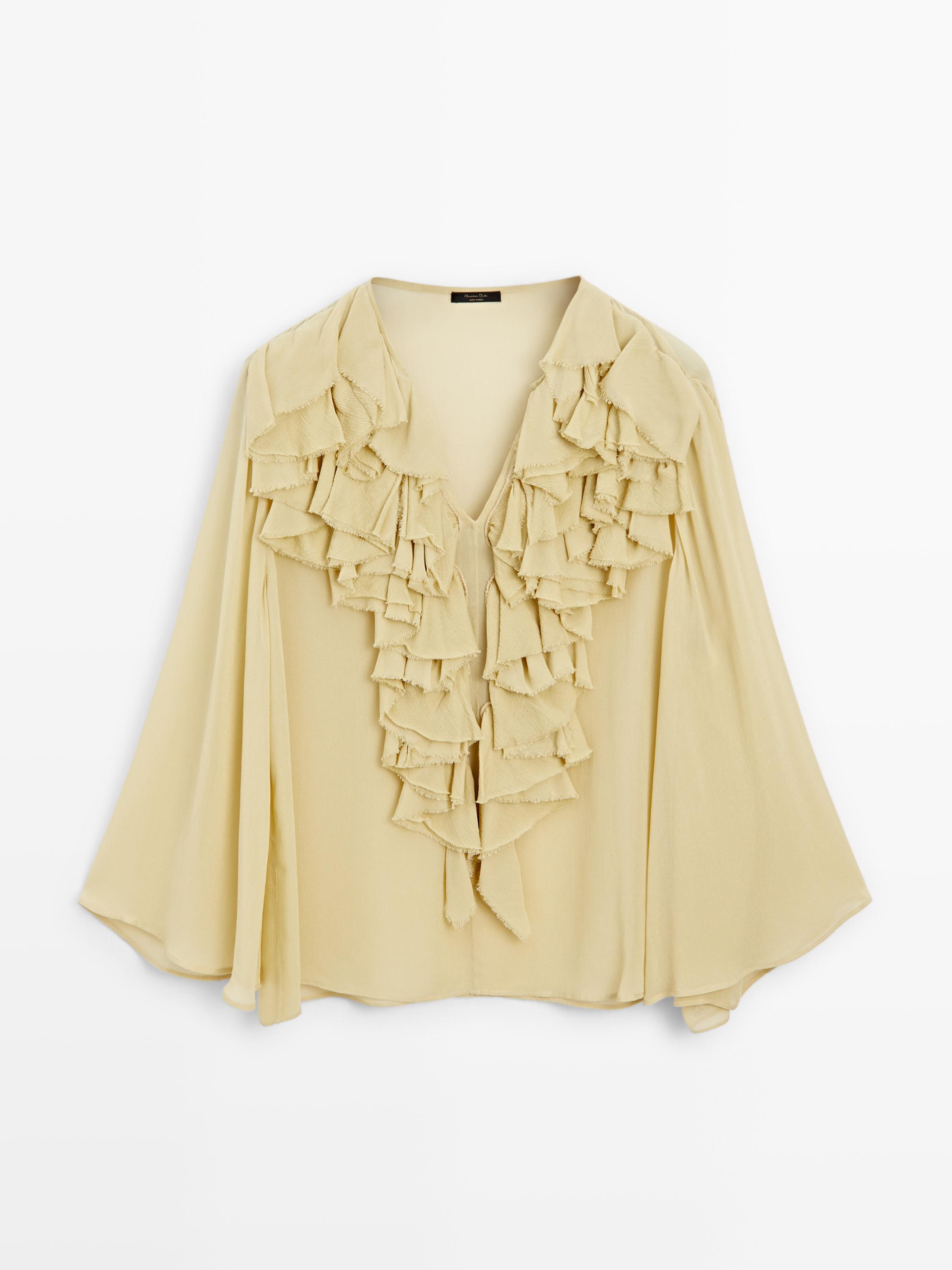 Blusa fluída escote volantes - Studio
