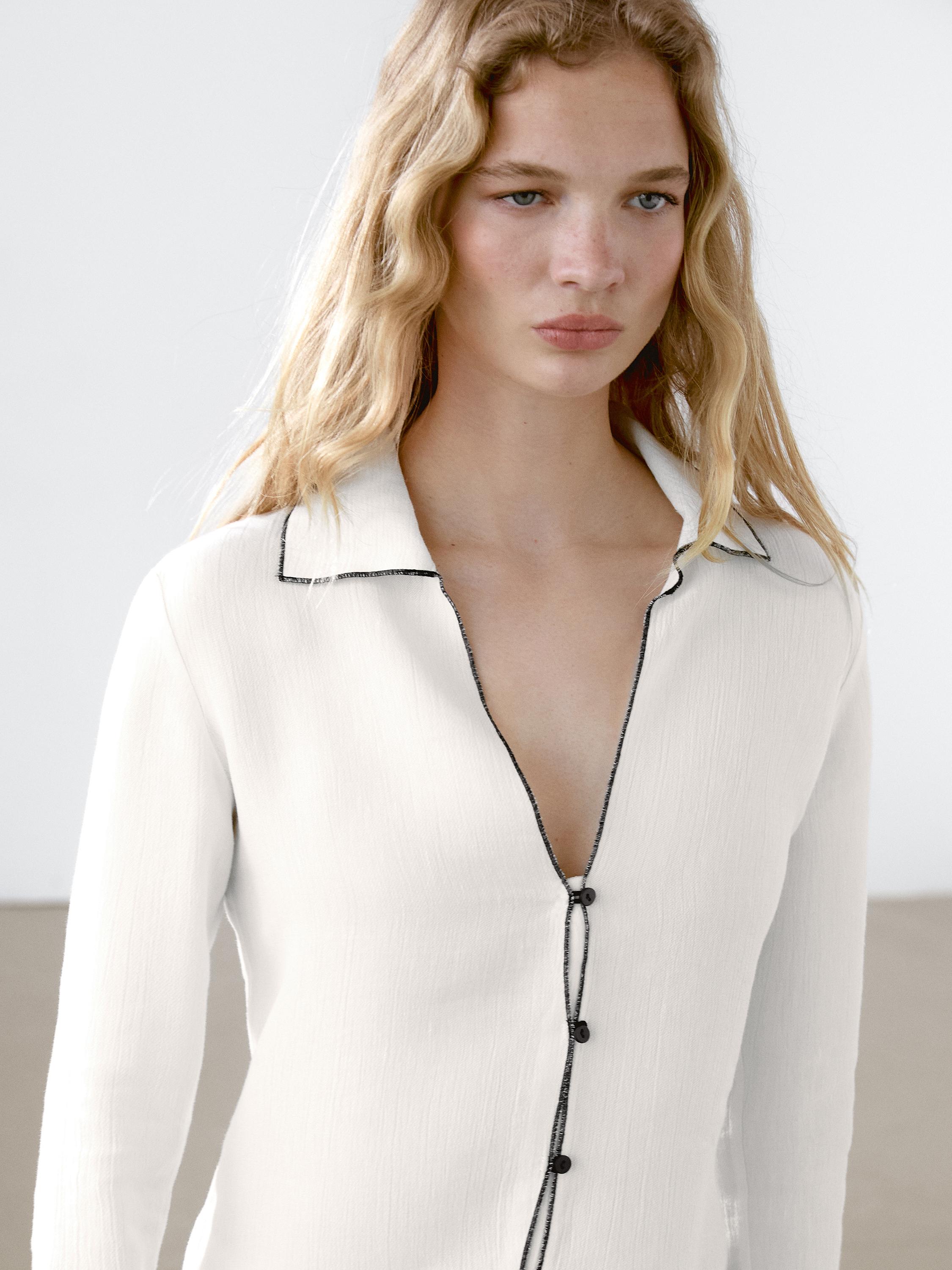 قميص فضفاض بتفاصيل متباينة